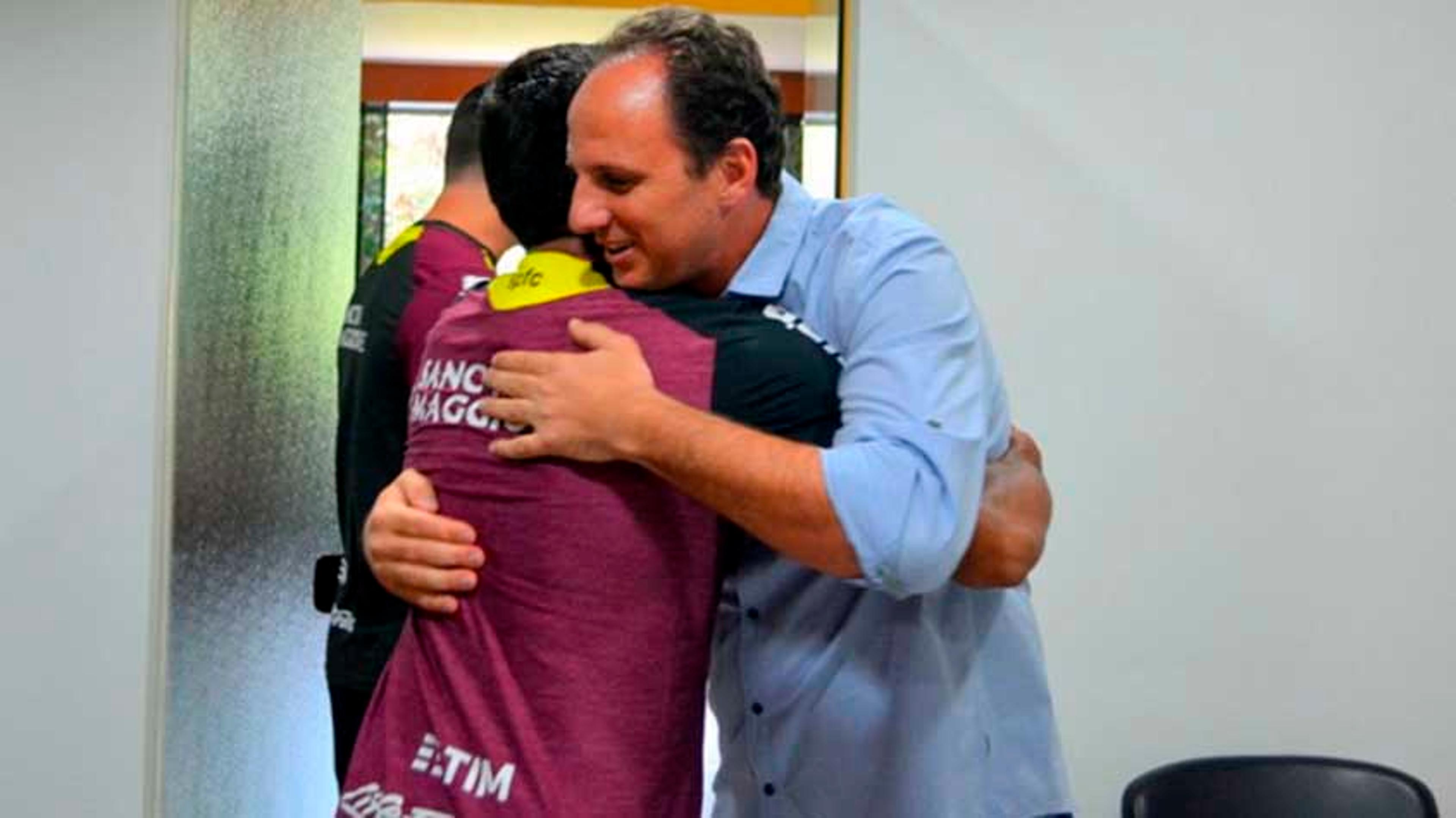 São Paulo encerra ano ruim com Rogério Ceni de motivação ao grupo