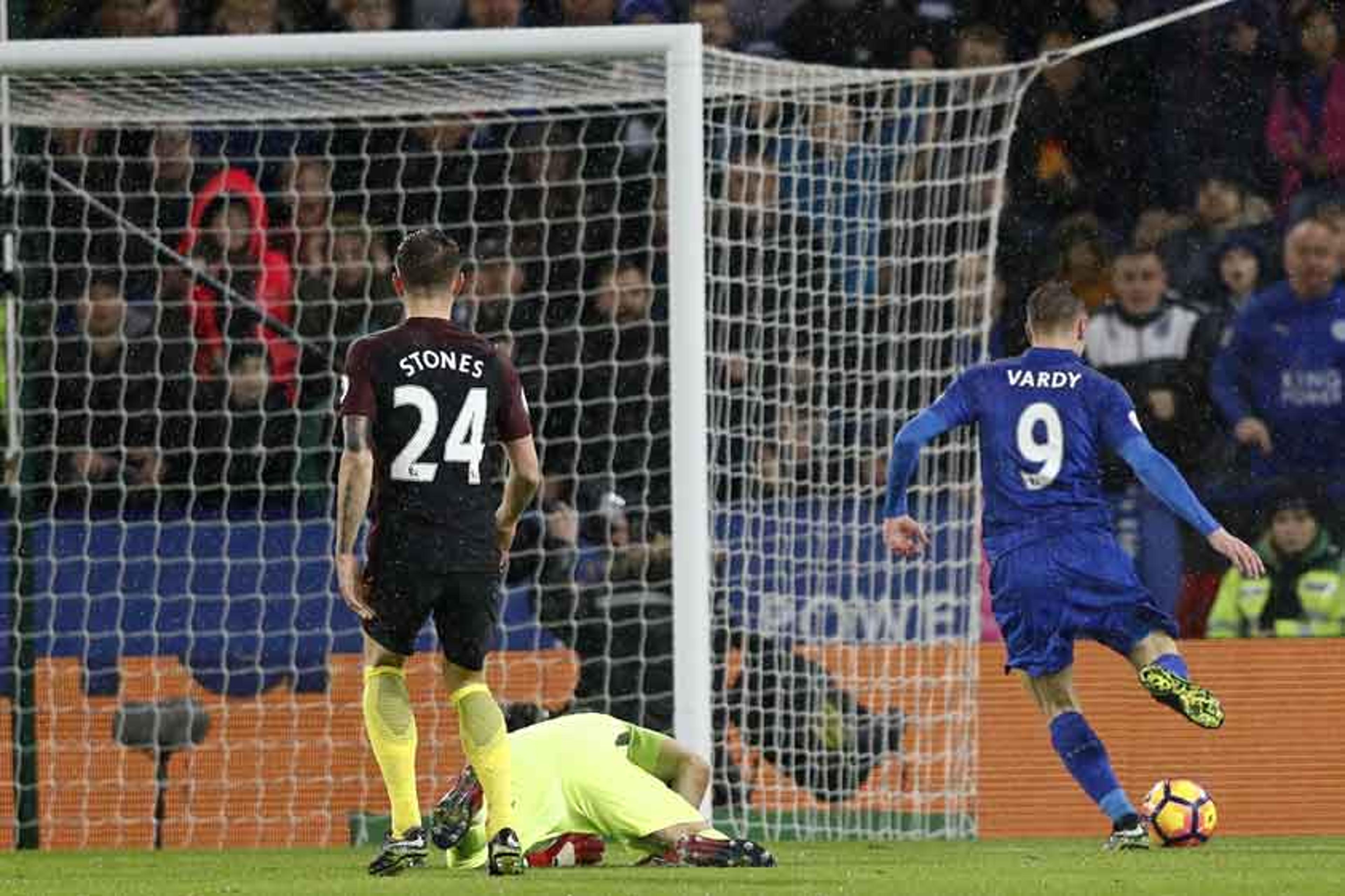 Leicester vence o Manchester City com hat-trick de Vardy