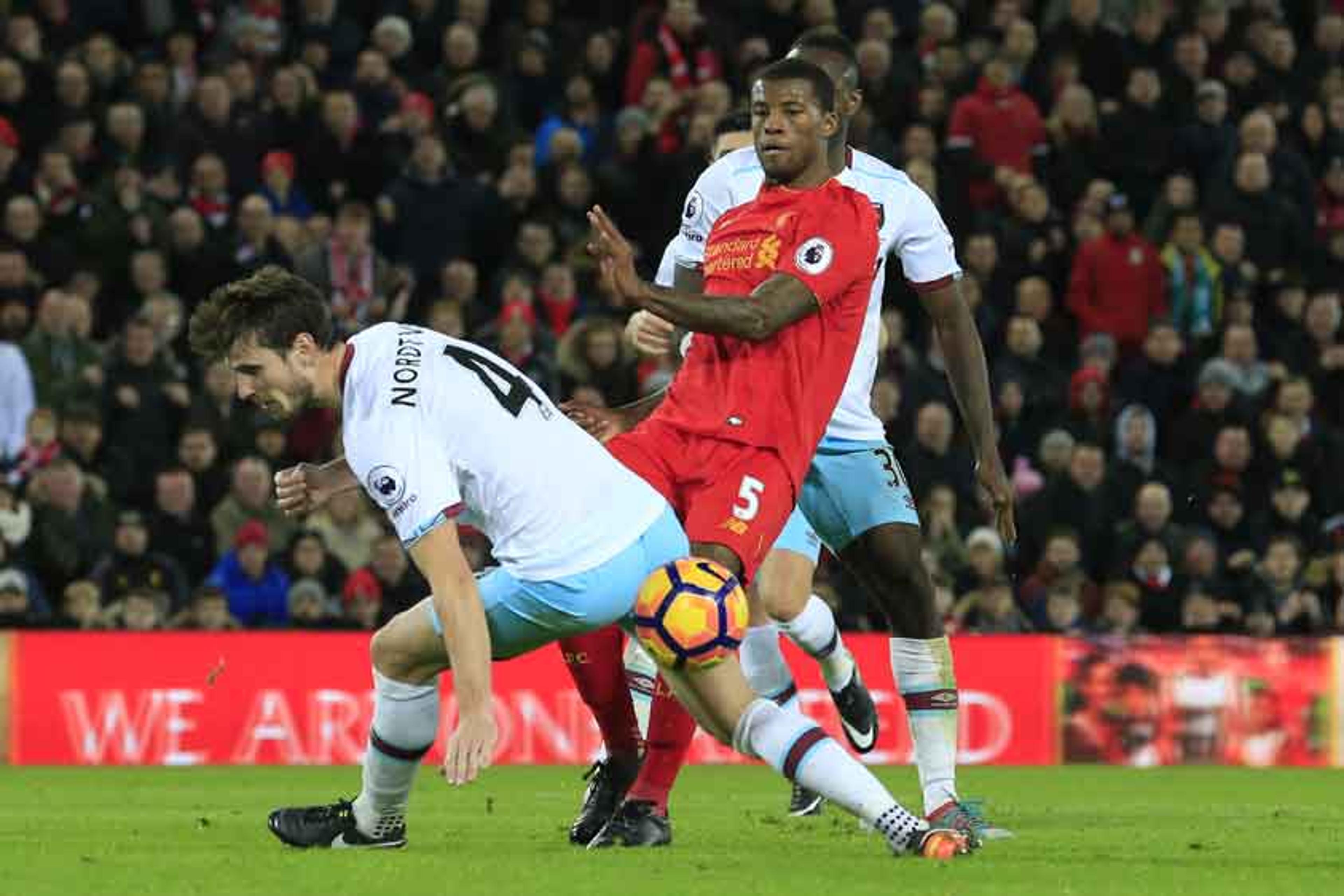 Em jogo com muitas falhas, Liverpool fica no empate com o West Ham