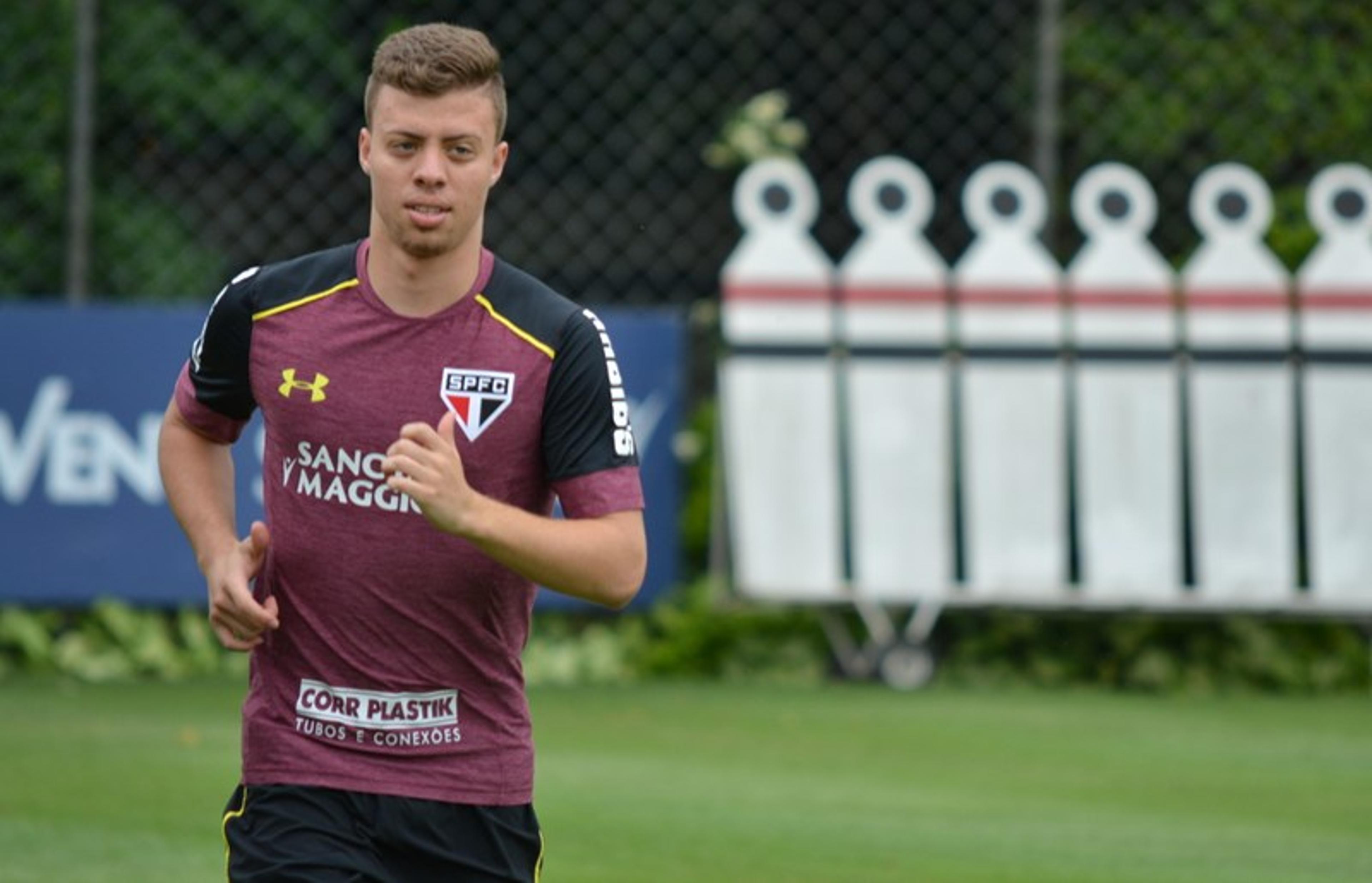 Lucas Fernandes vai a campo no São Paulo pela 1ª vez após cirurgias