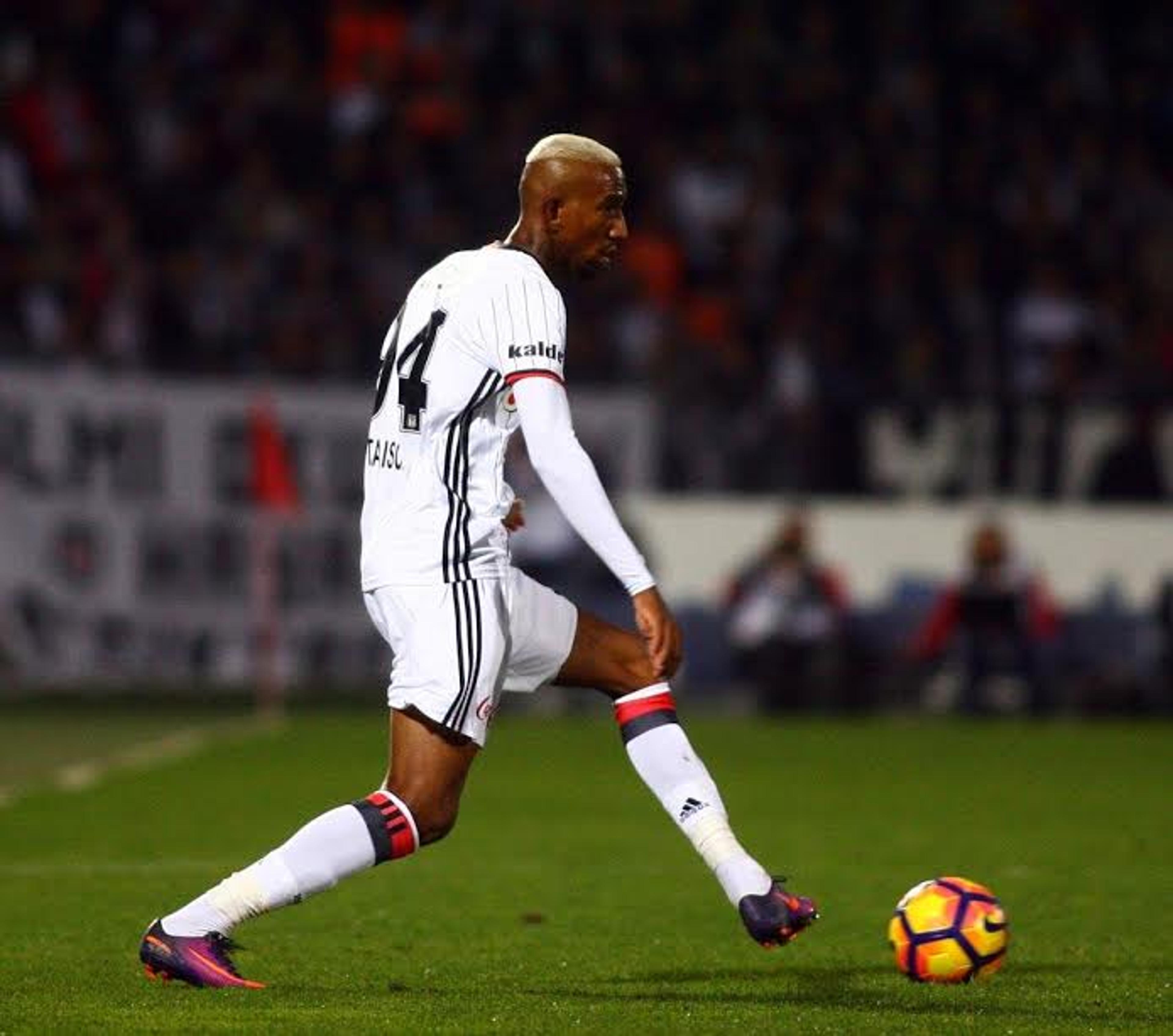 Talisca volta a treinar e pode reforçar o Besiktas nas próximas semanas