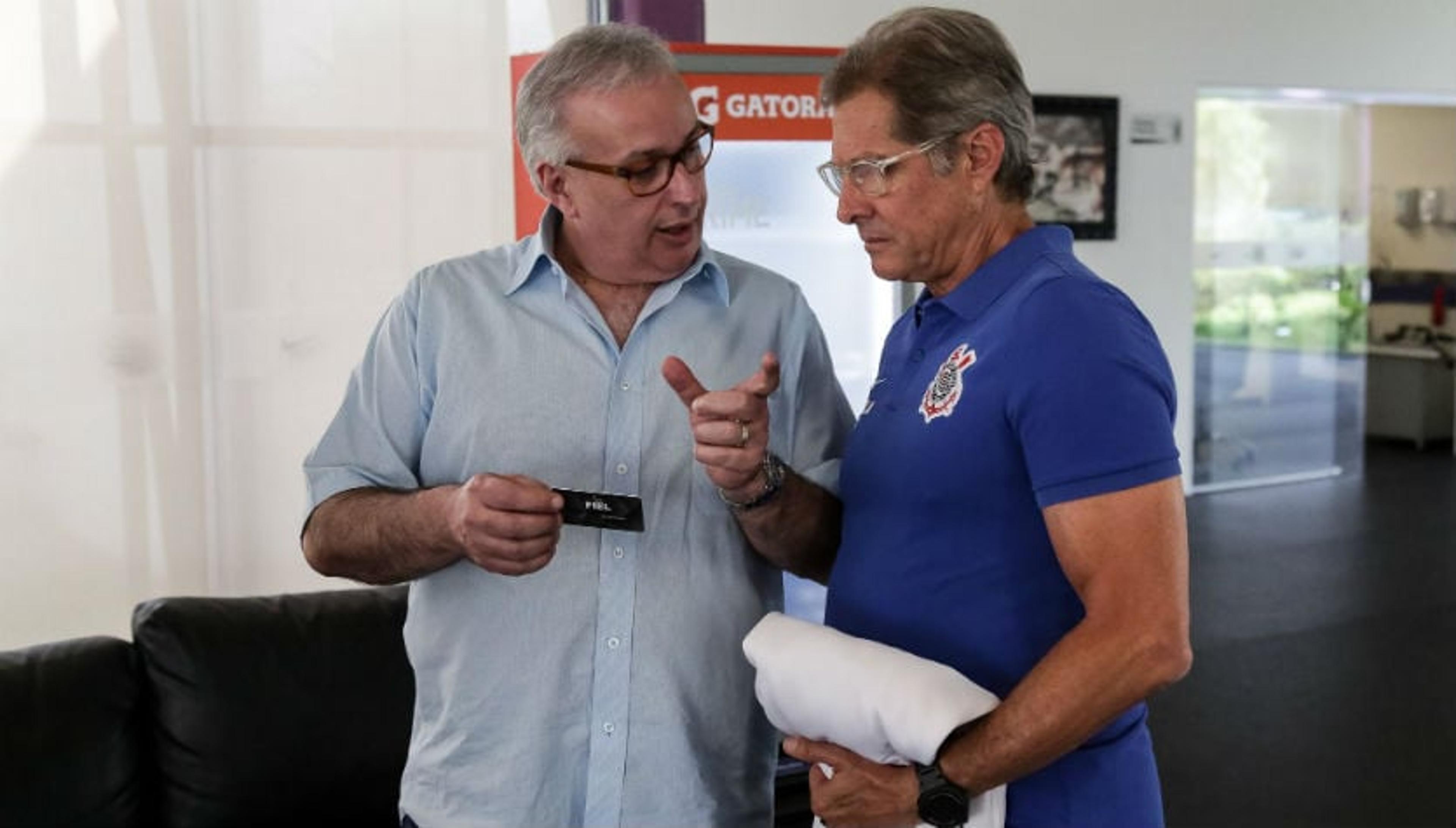 Oswaldo lamenta demissão e detona presidente do Corinthians: ‘Decepção’