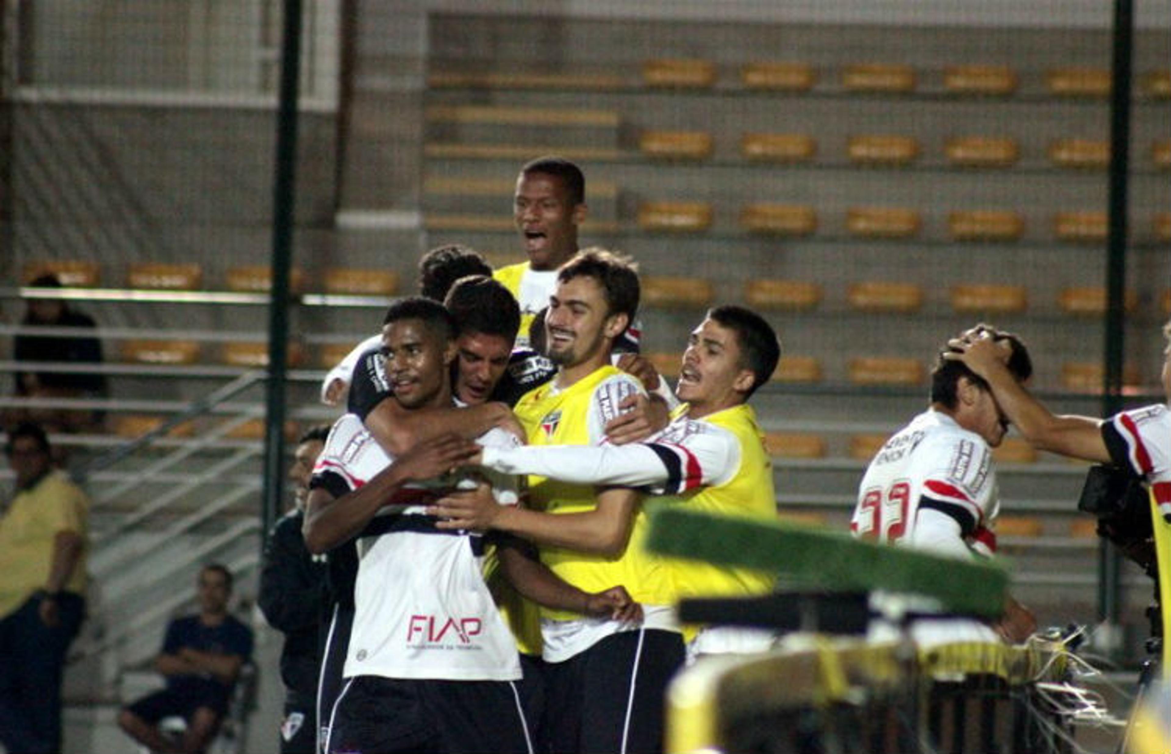 São Paulo bate o Flu e faz final ‘tira-teima’ do sub-20 contra o Botafogo