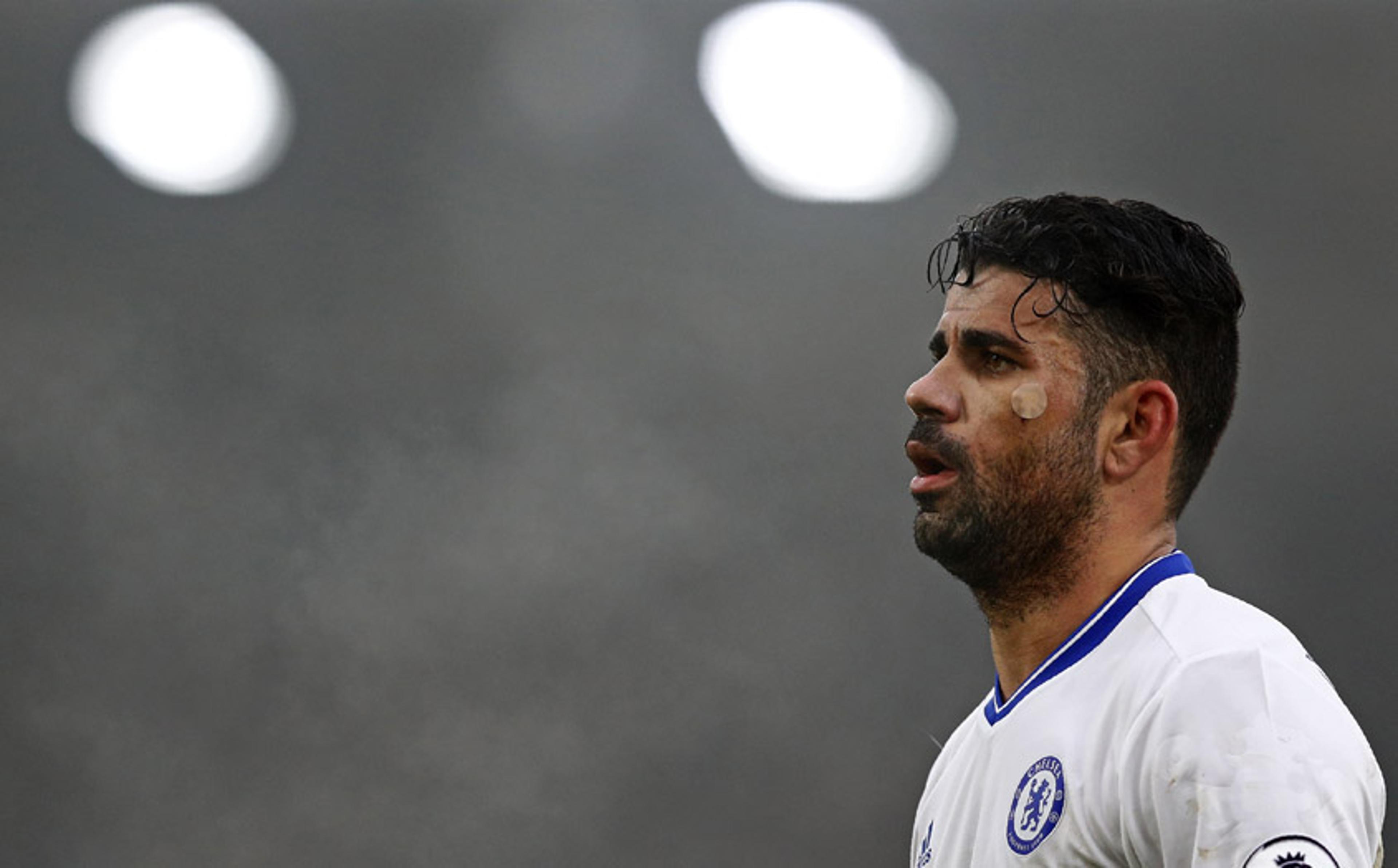 Diego Costa discute com membro da comissão técnica e fica fora contra o Leicester