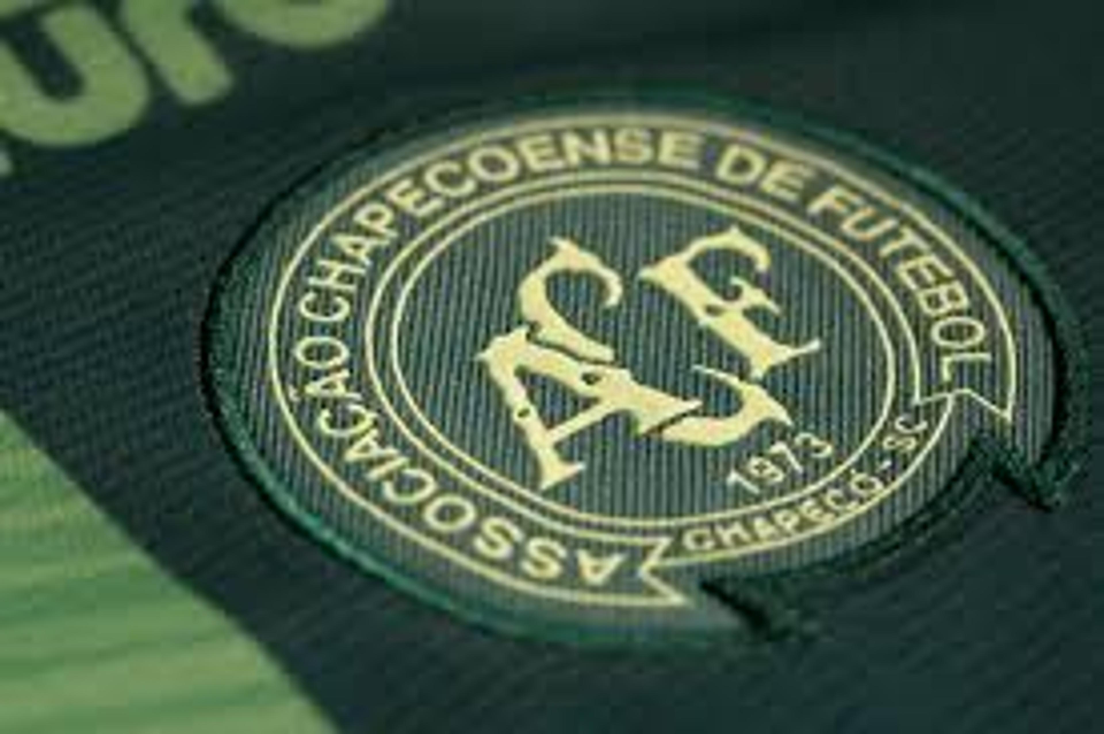 Chapecoense é acusada de usar imagem das vítimas da tragédia aérea com objetivo financeiro