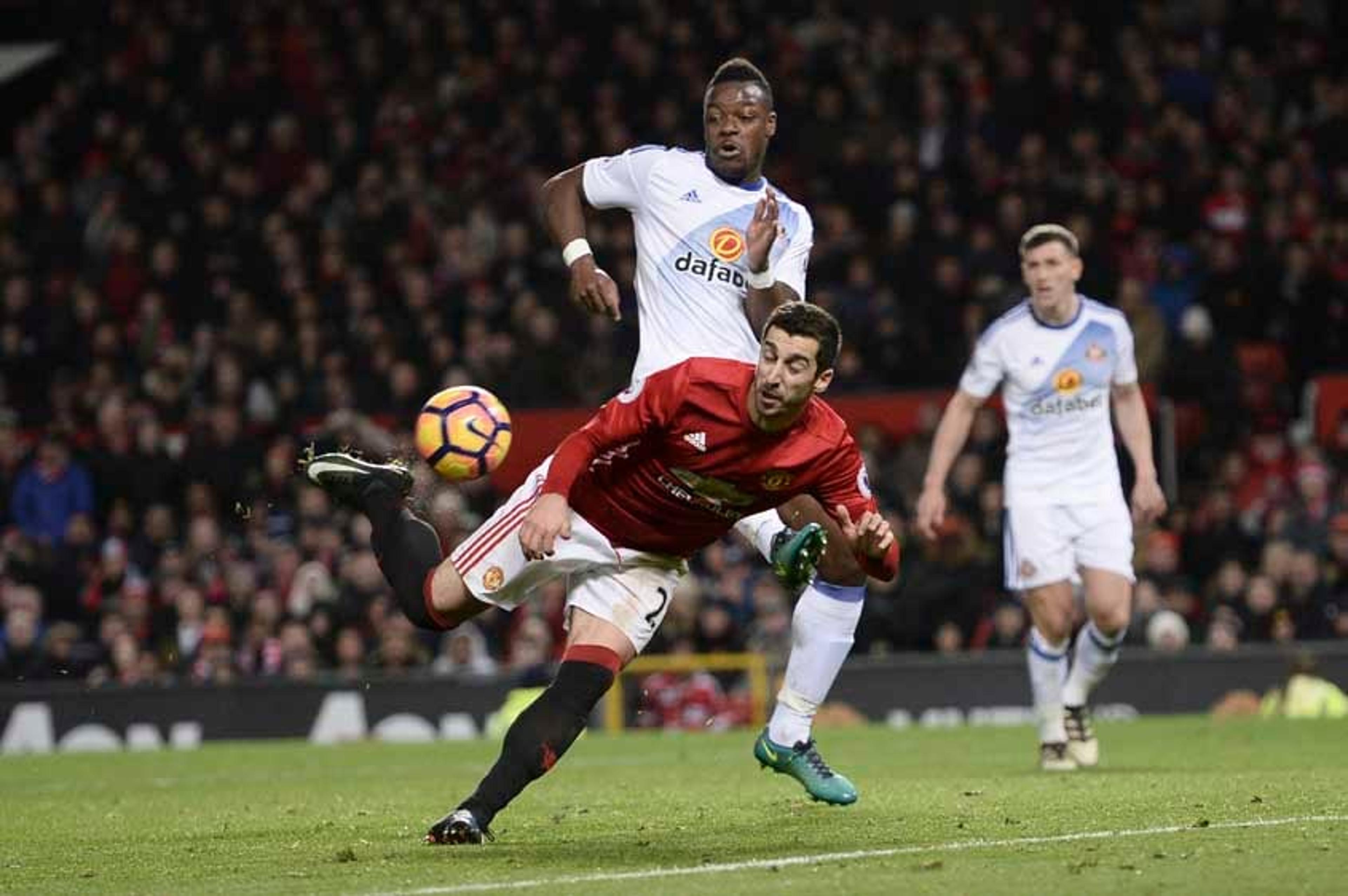 Manchester United vence com direito a show de Ibra e ‘gol escorpião’