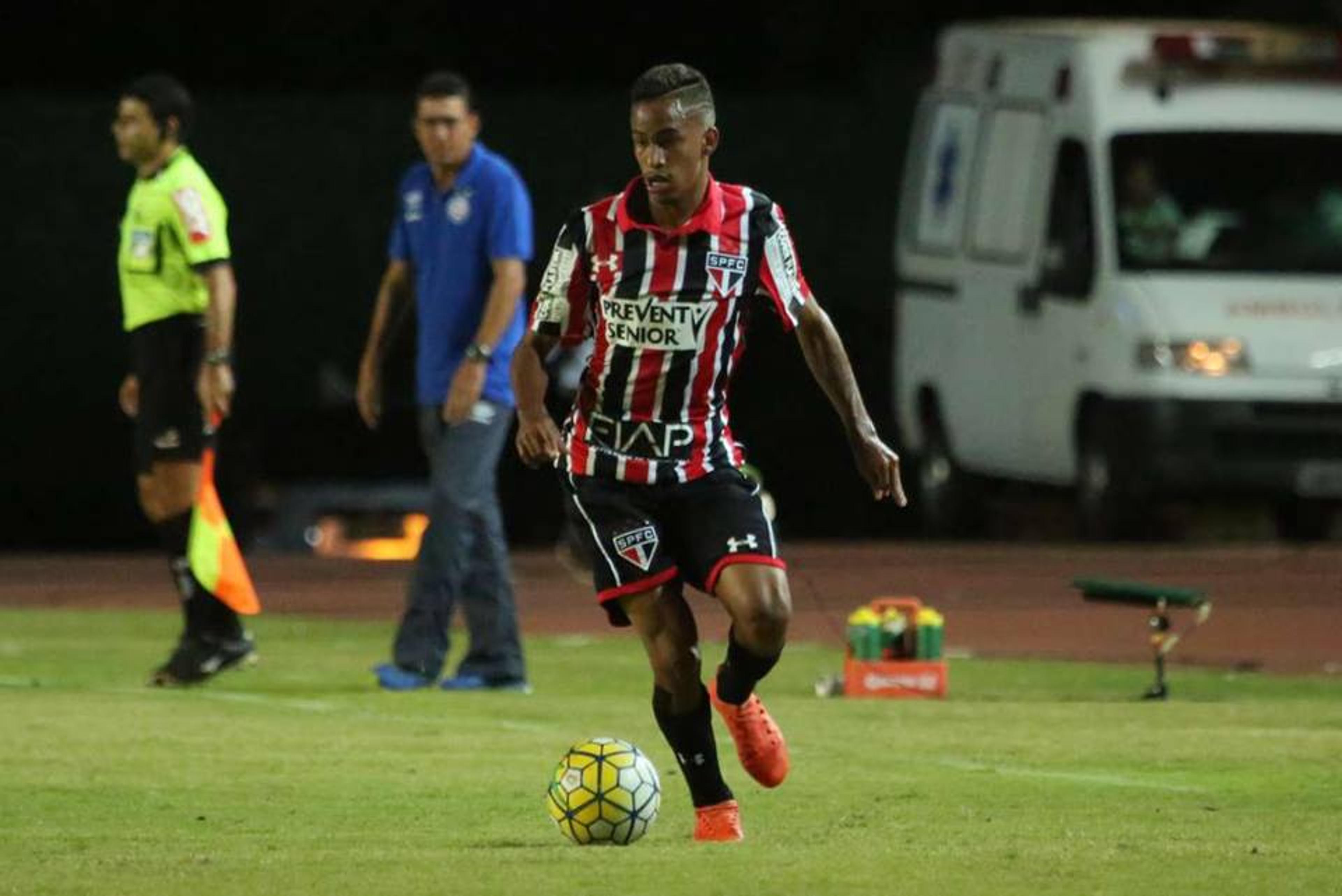 Pé quente, atacante da base celebra primeira convocação no São Paulo