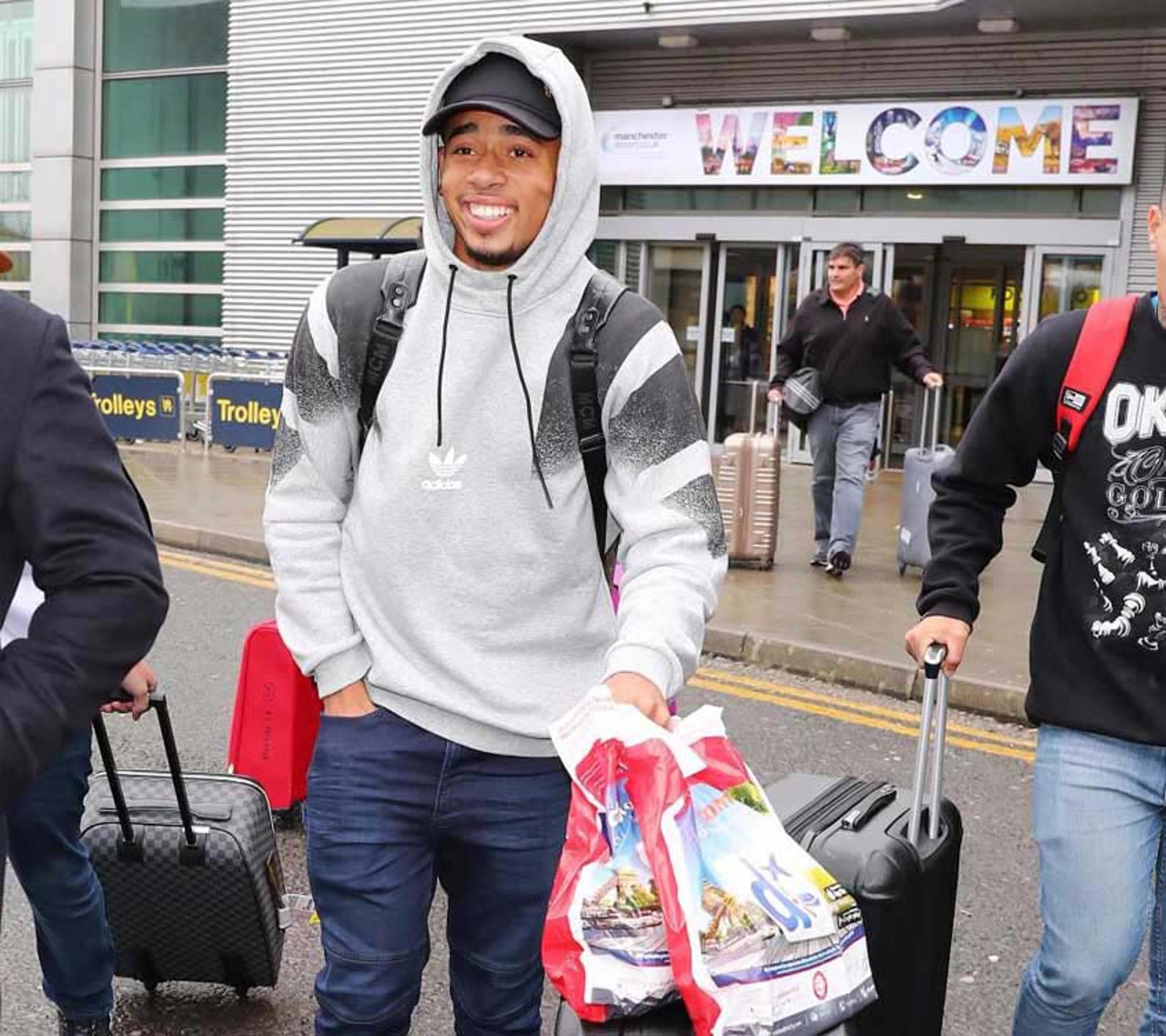 Gabriel Jesus chega a Manchester e pode estrear contra o Everton, dia 15