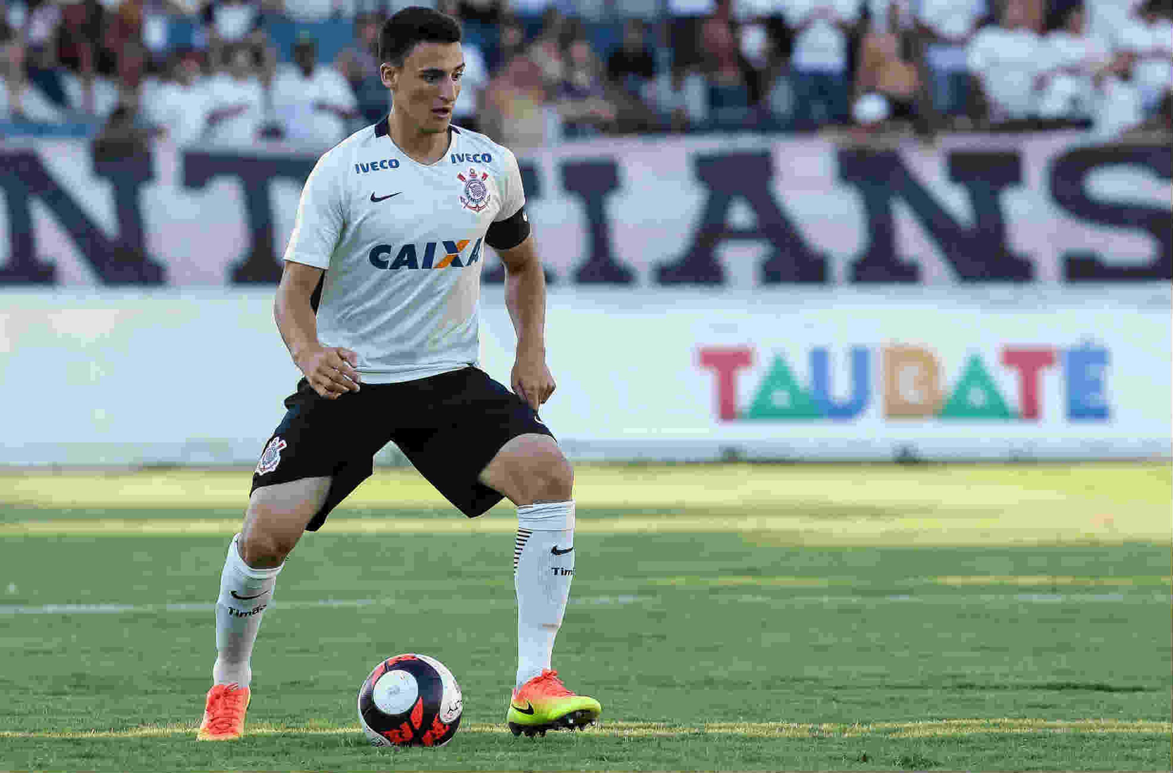 Capitão da Copinha ‘fura fila’ e deve virar opção na lateral do Corinthians