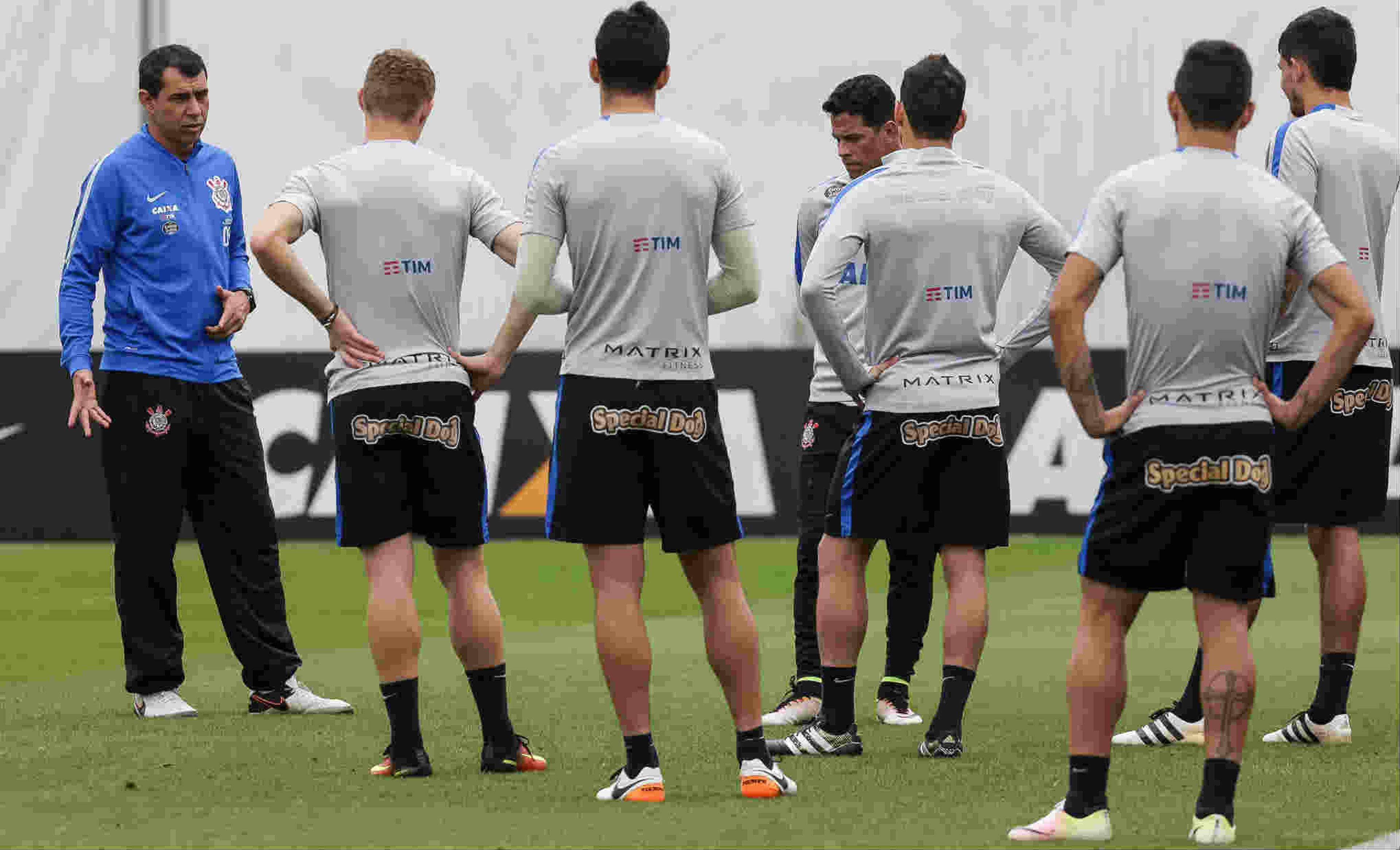 Corinthians tem elenco de 35 nomes, mas Carille quer contar com 28. E aí?