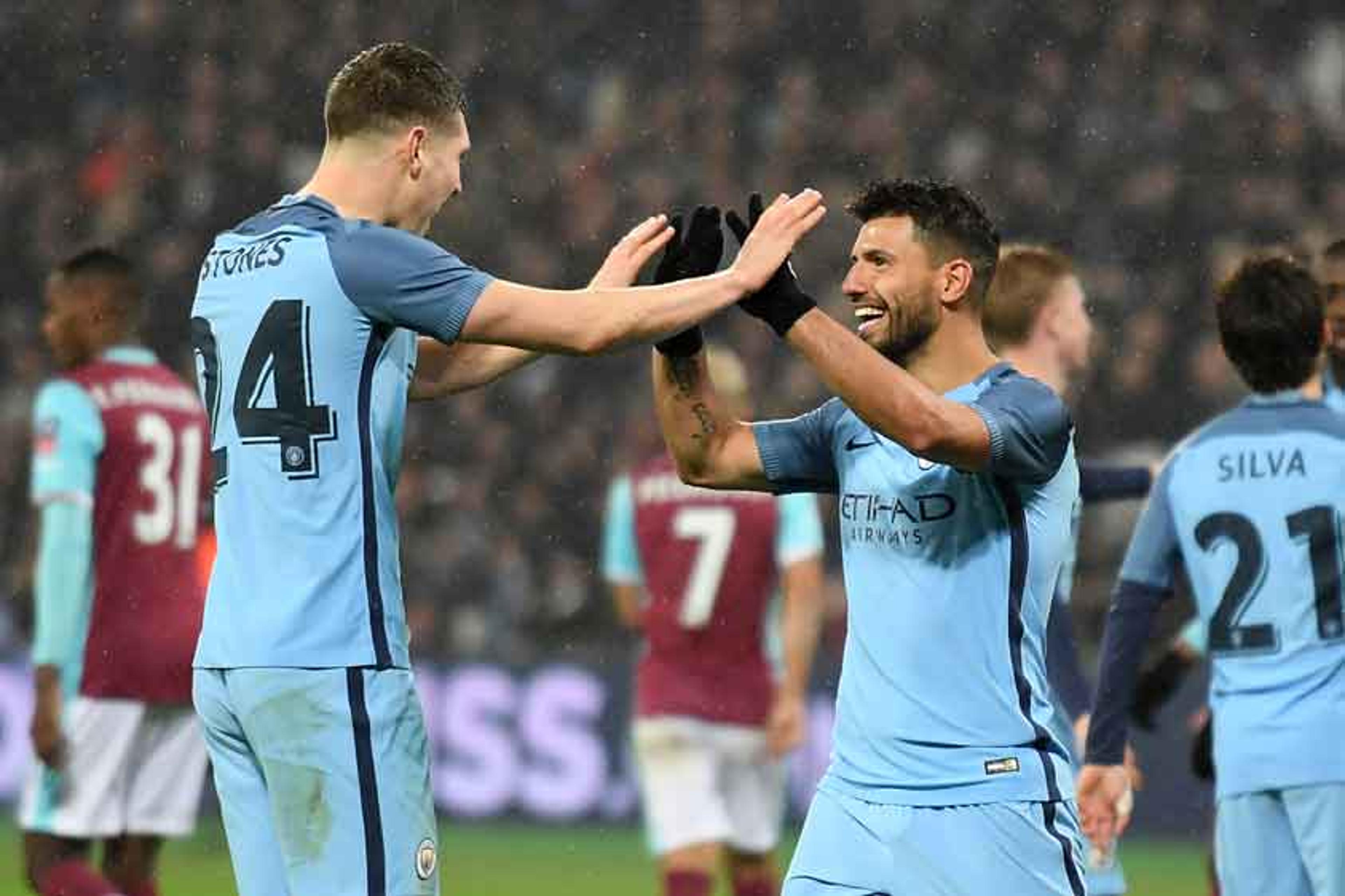 Agüero atinge marca, City goleia e avança na Copa da Inglaterra