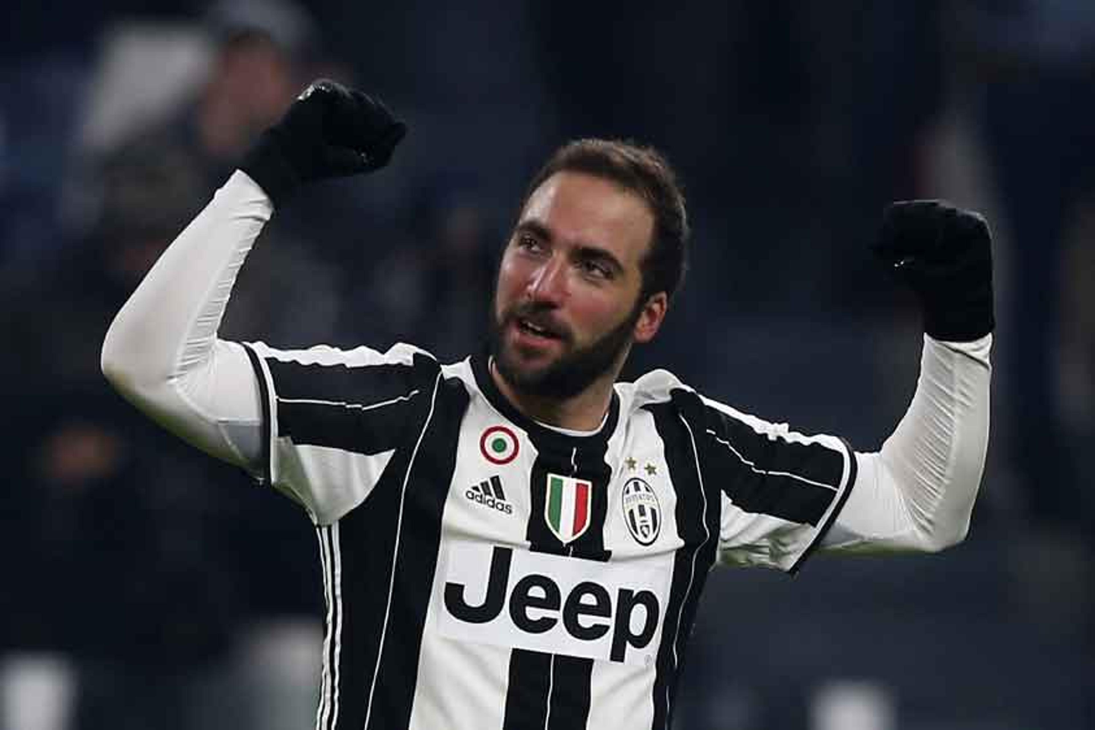 Higuaín faz dois, Juventus vence e volta a abrir vantagem no Italiano