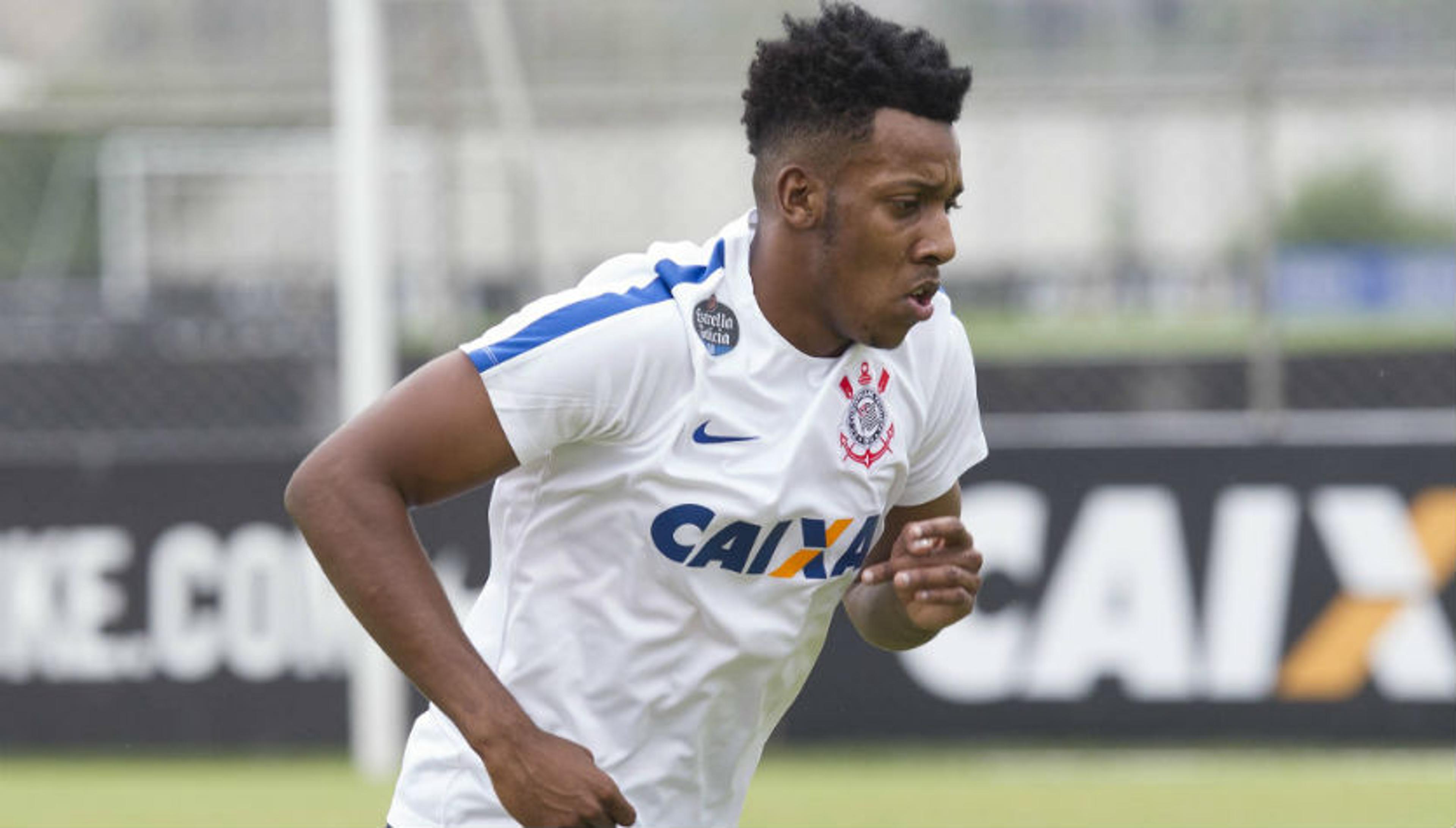 Lateral do Corinthians evita assuntos polêmicos para ficar ‘focado’