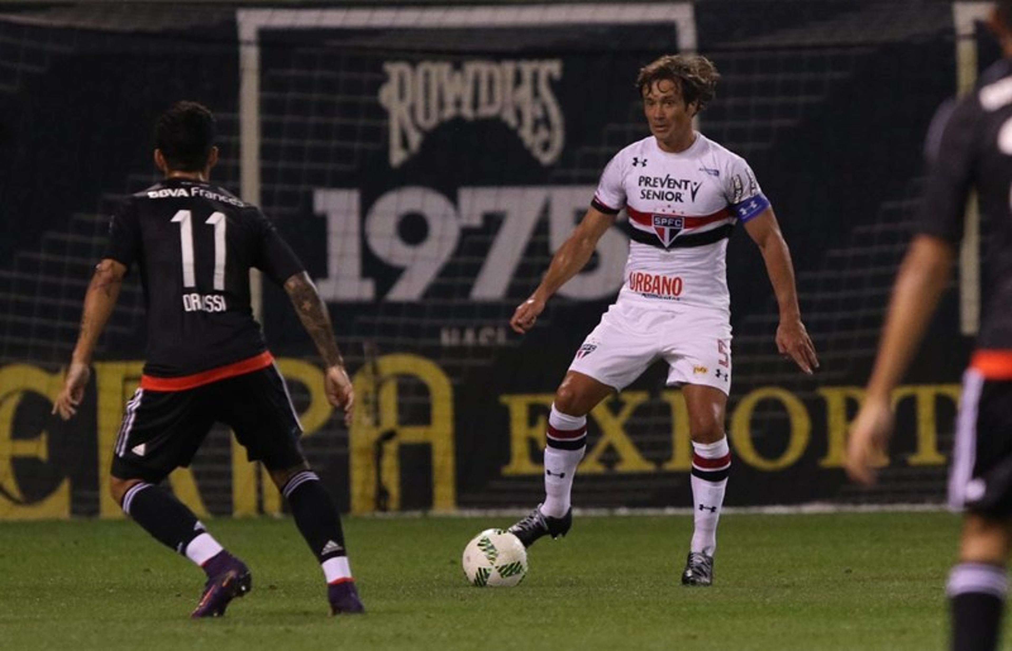 Copa Lugano: uruguaio defende tabu e 1º título contra o Corinthians