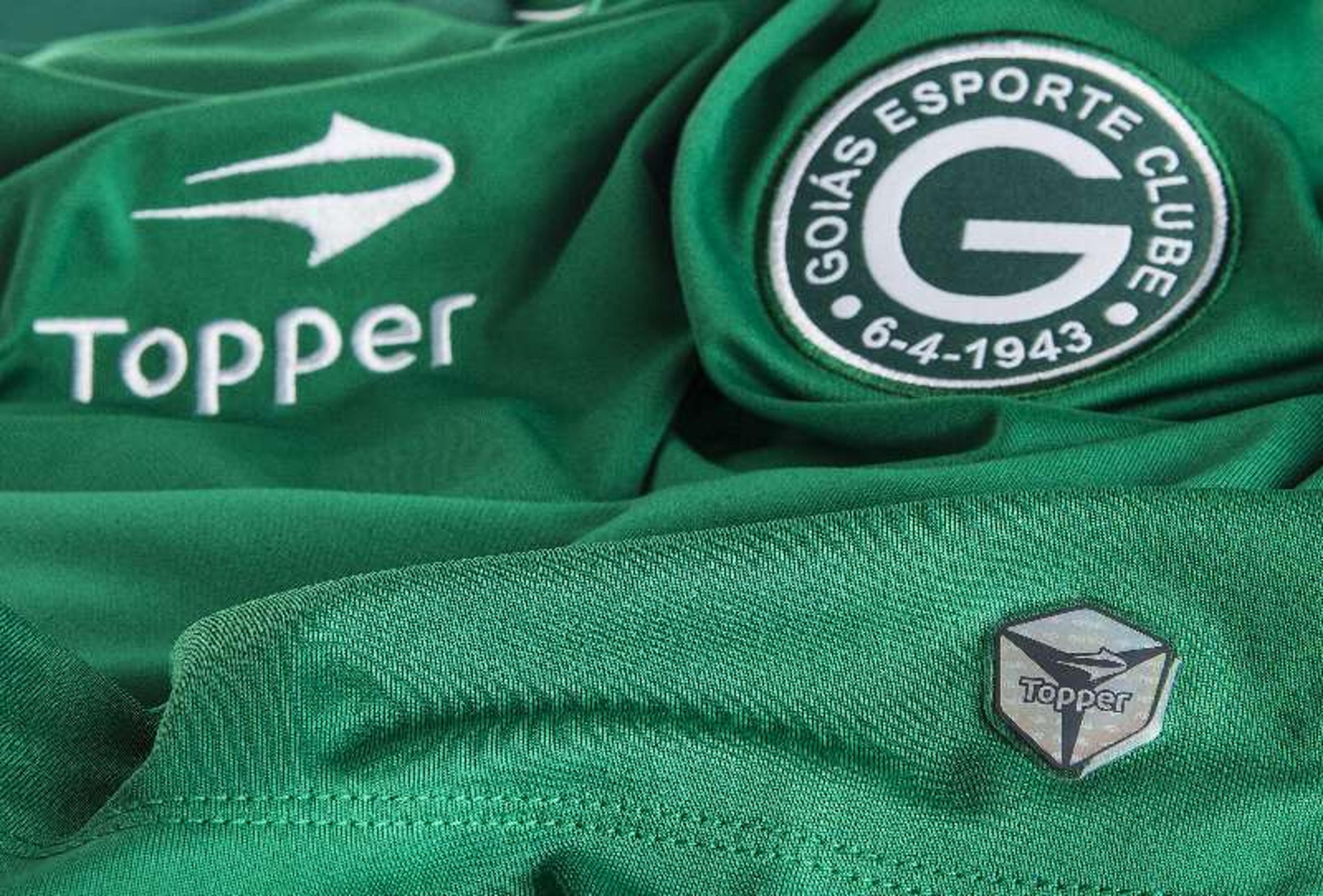 Topper apresenta as novas camisas do Goiás para esta temporada