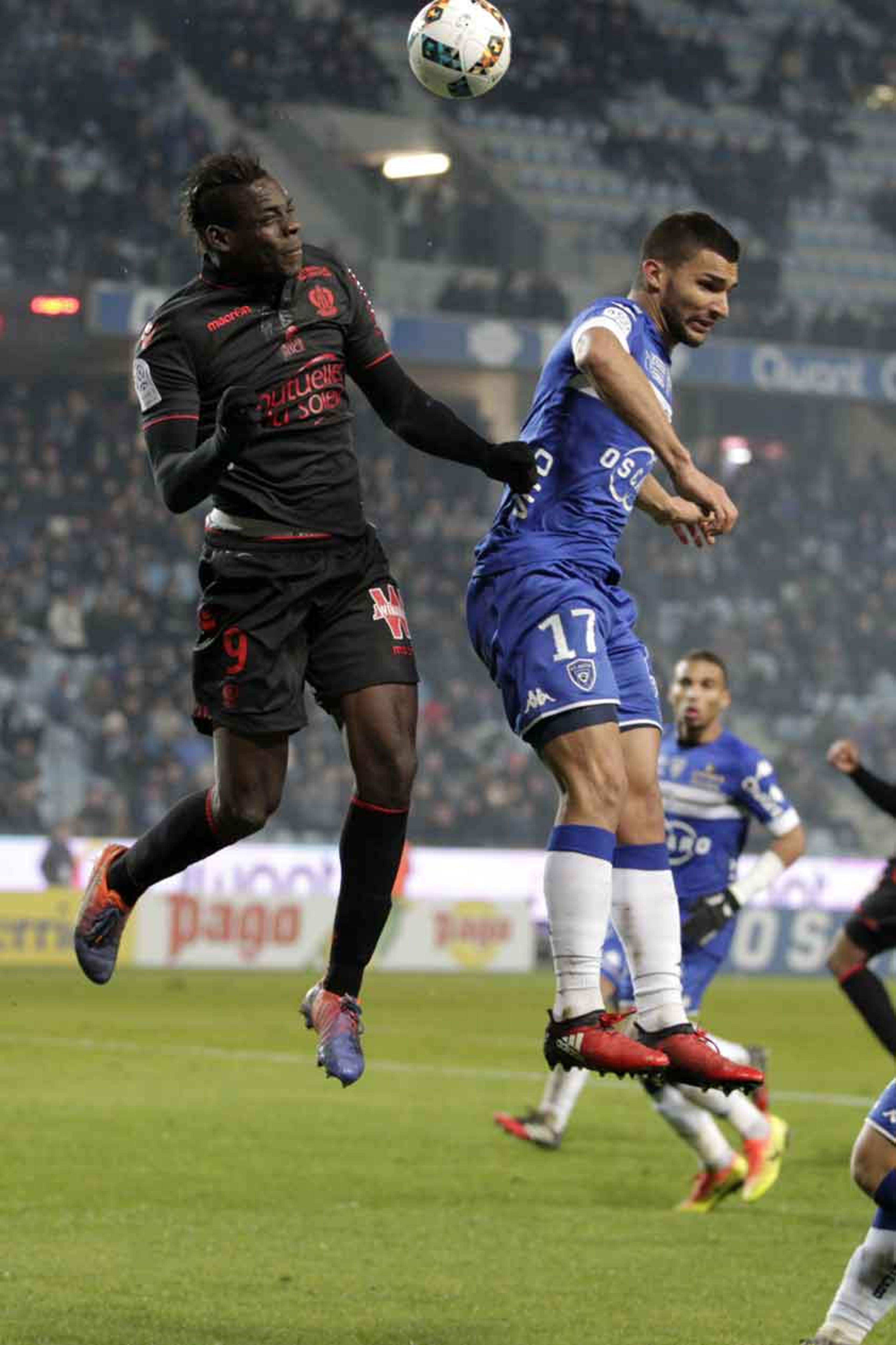 Bastia identifica e bane torcedor que praticou atos racistas contra Balotelli