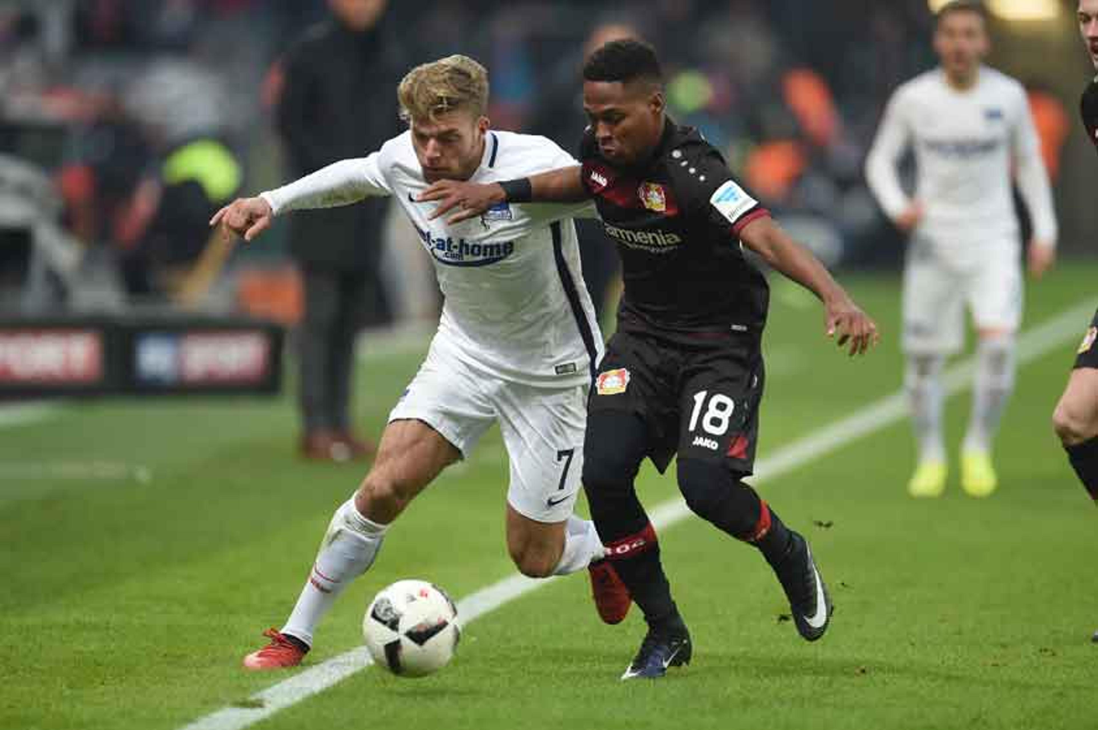 Wendell completa 100 jogos pelo Bayer em vitória sobre o Hertha