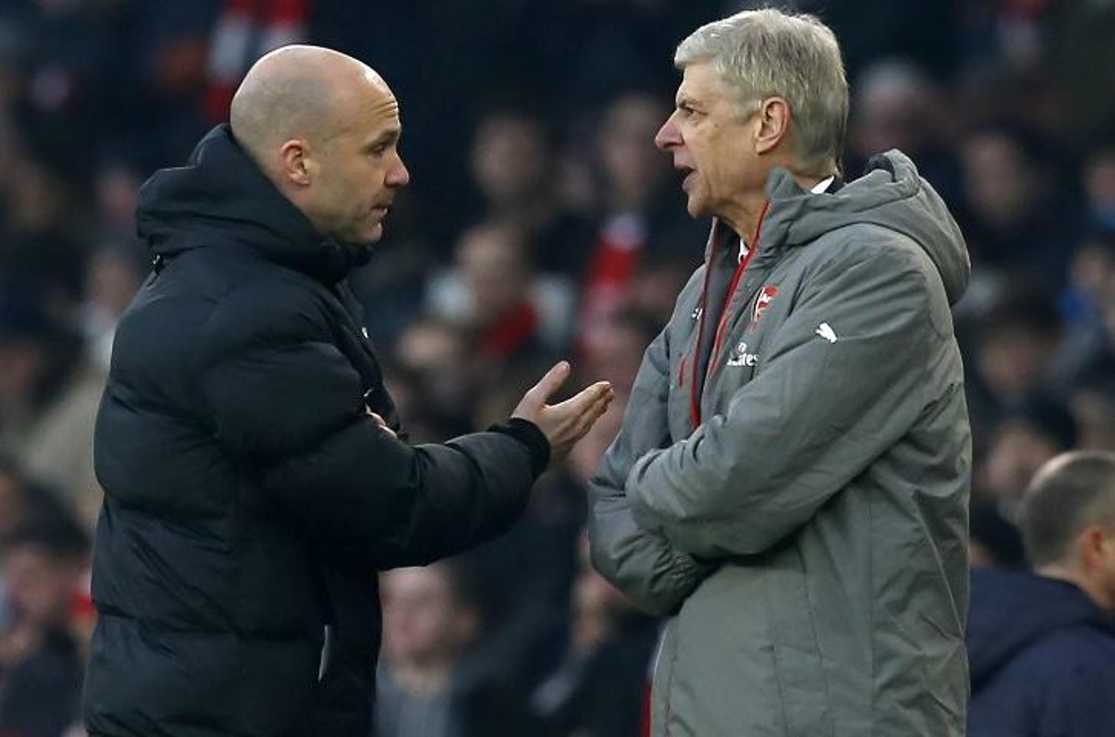 Wenger leva punição e não comanda Arsenal em quatro jogos