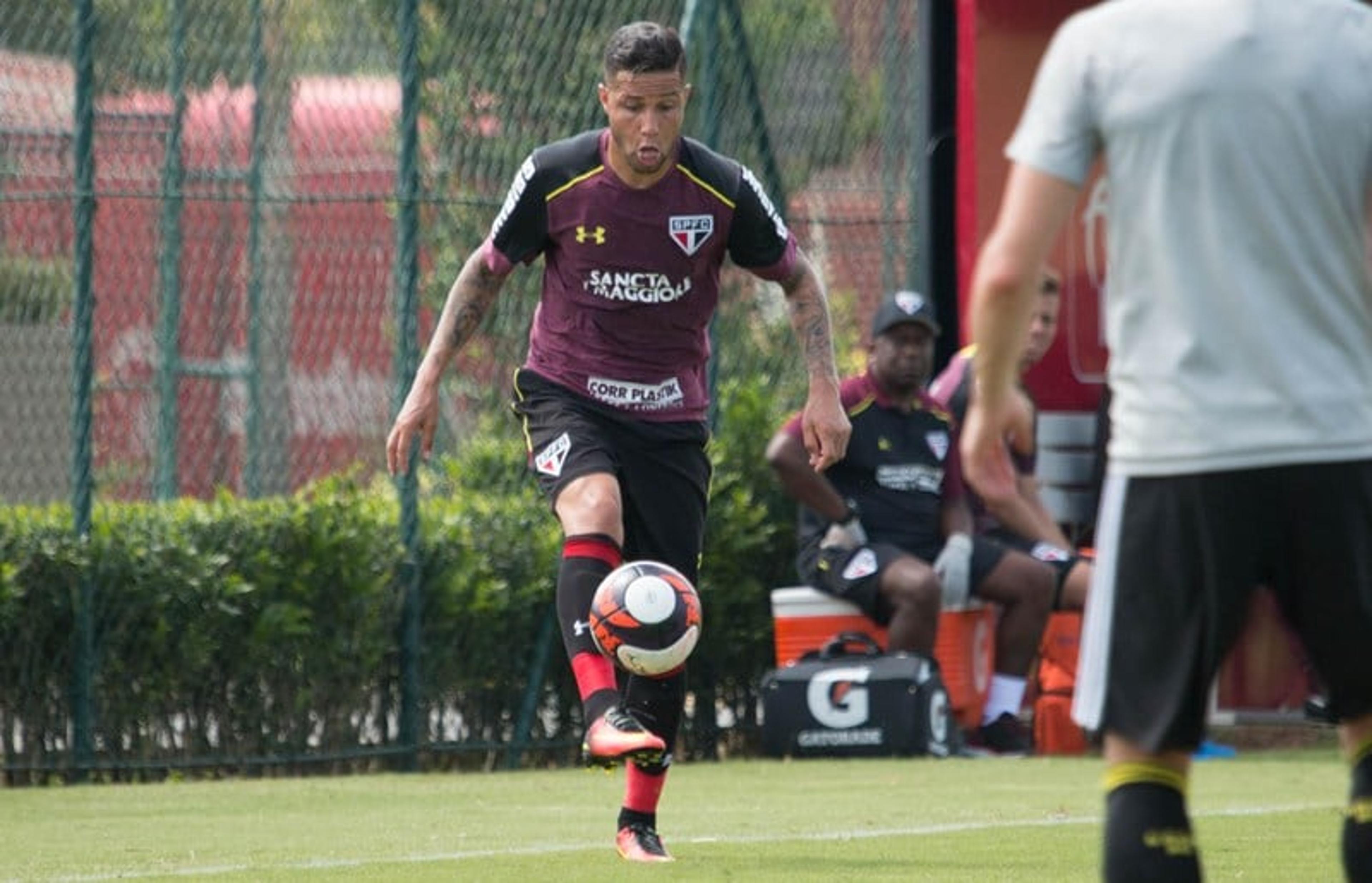 Contra o Audax, lateral do São Paulo pode atingir 100 jogos pelo clube