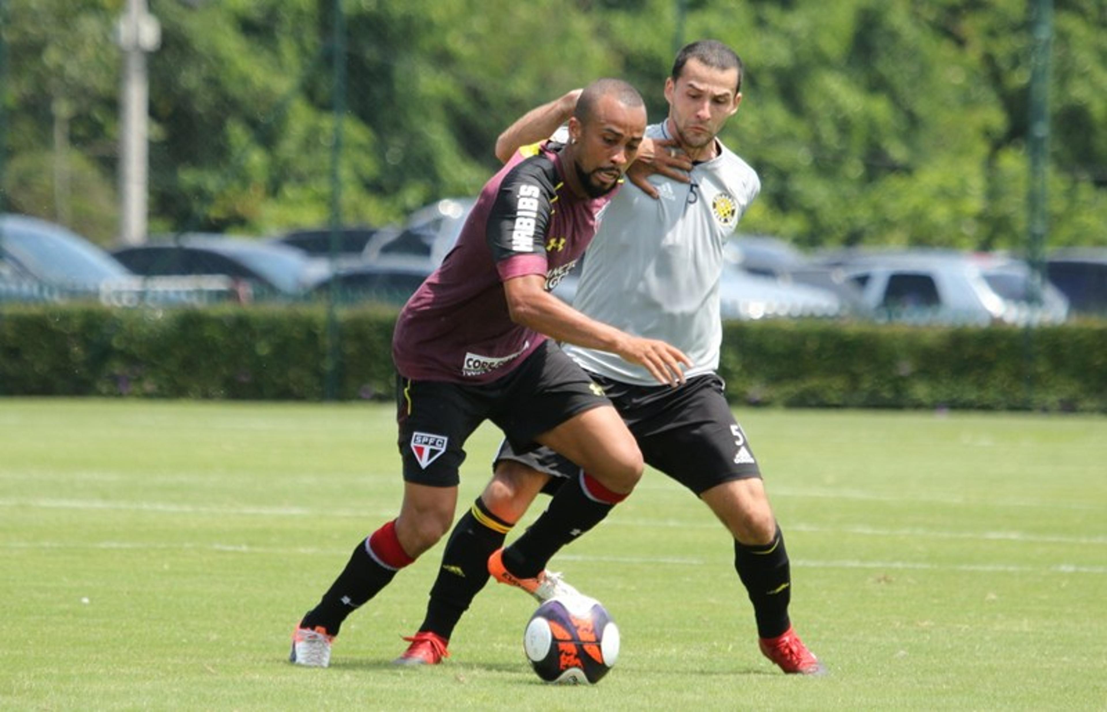 Uma semana após lesão, volante do São Paulo passa por cirurgia