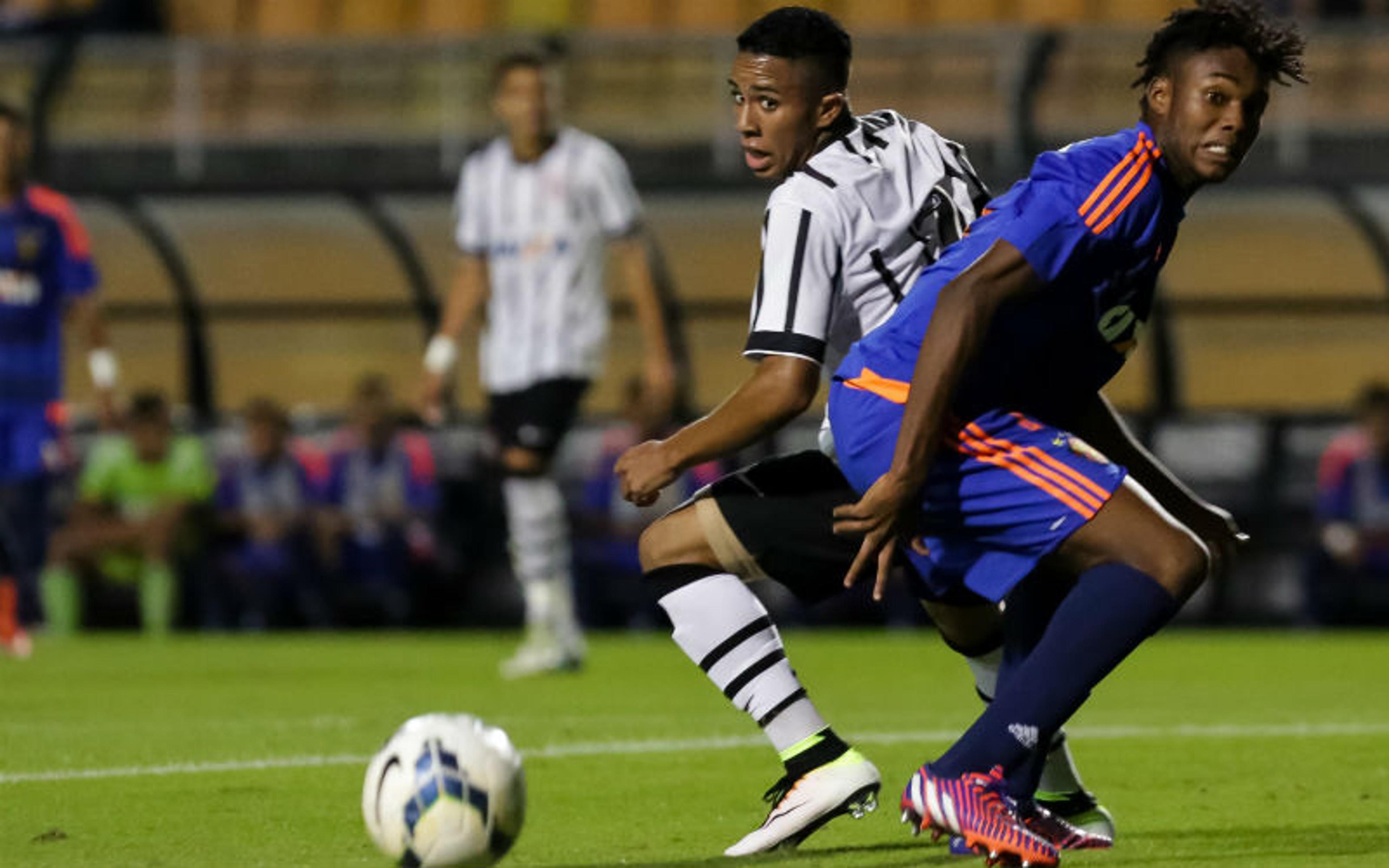 Sem acordo no Corinthians, goleador da base acerta com clube da Espanha