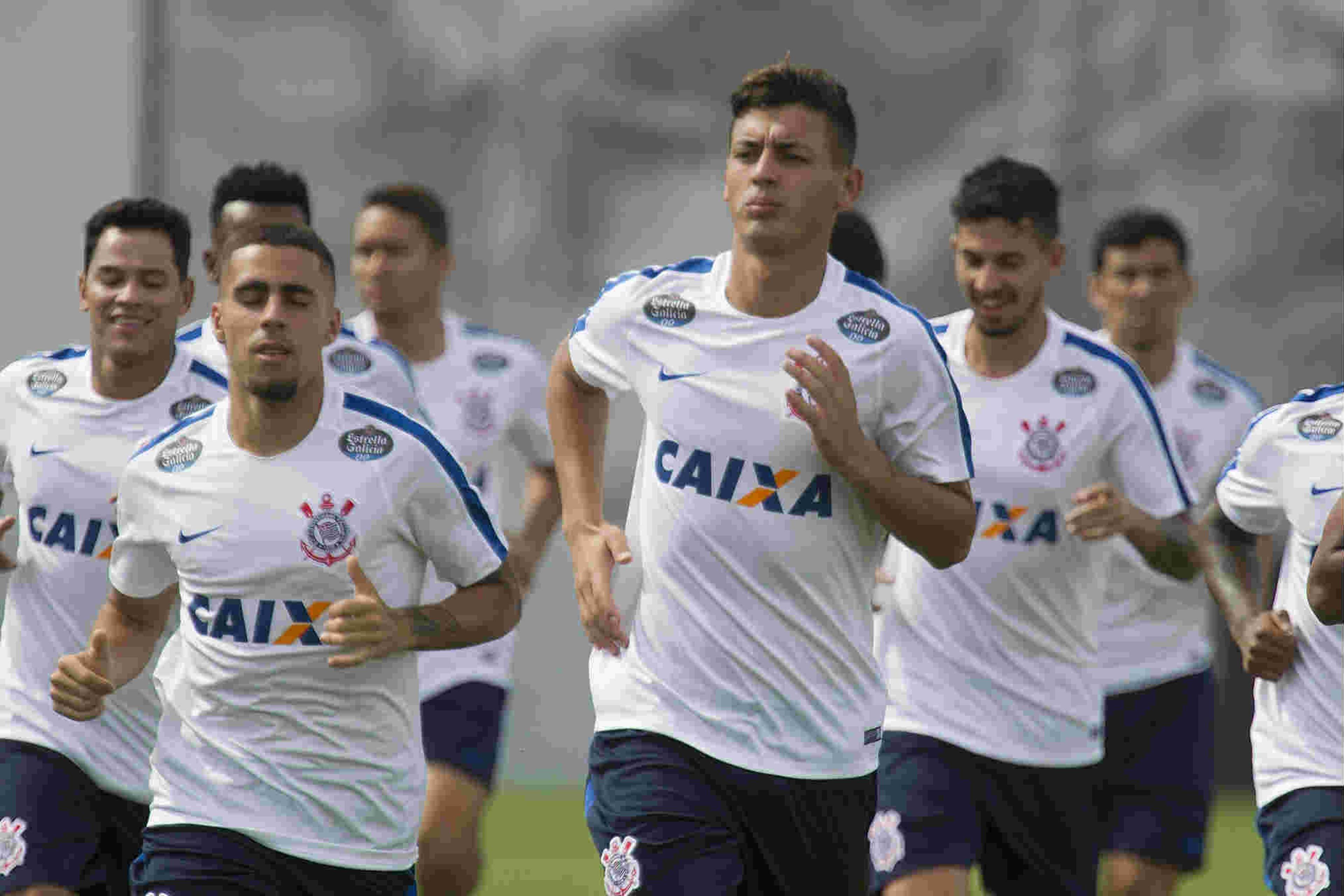 Versátil e sem polêmica, Marciel não vê hora de deslanchar no Corinthians