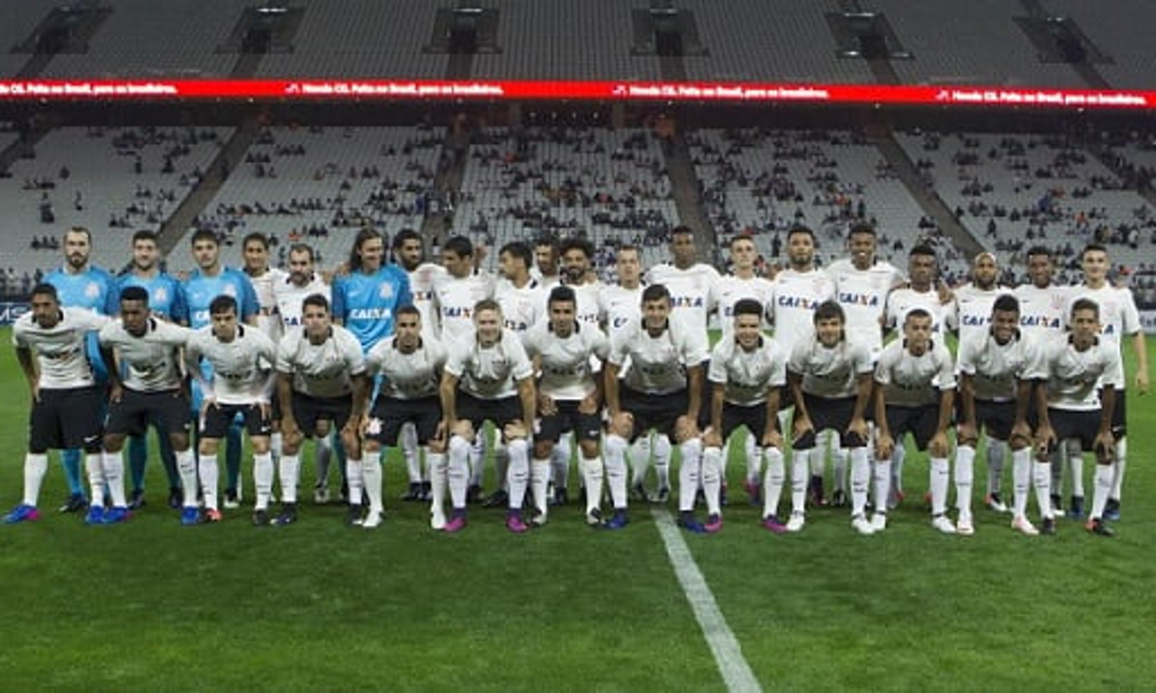 Ainda sem Jadson, Corinthians exibe elenco de 2017 com evento na Arena