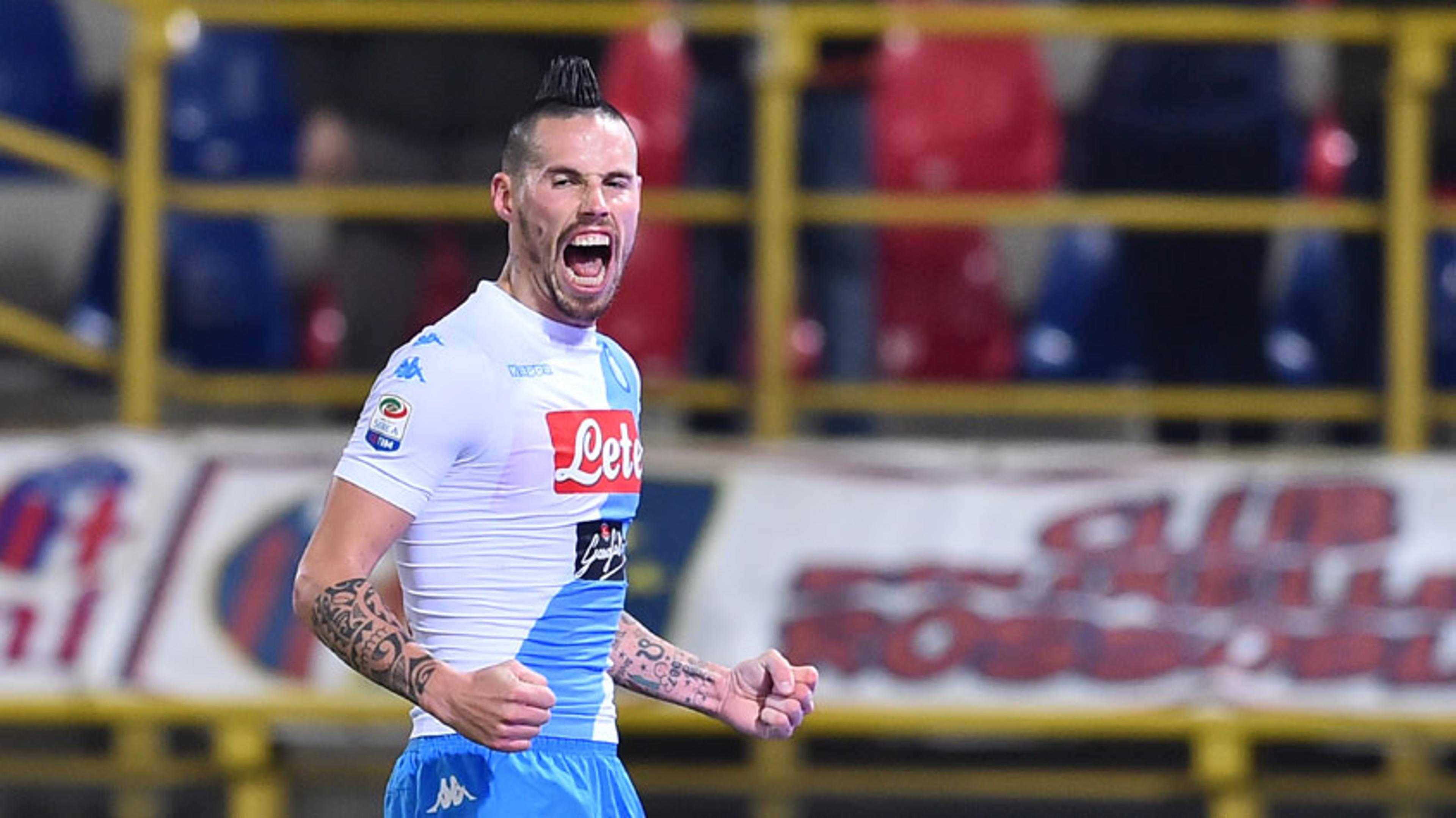 Napoli massacra o Bologna fora de casa com show de Mertens e Hamsik