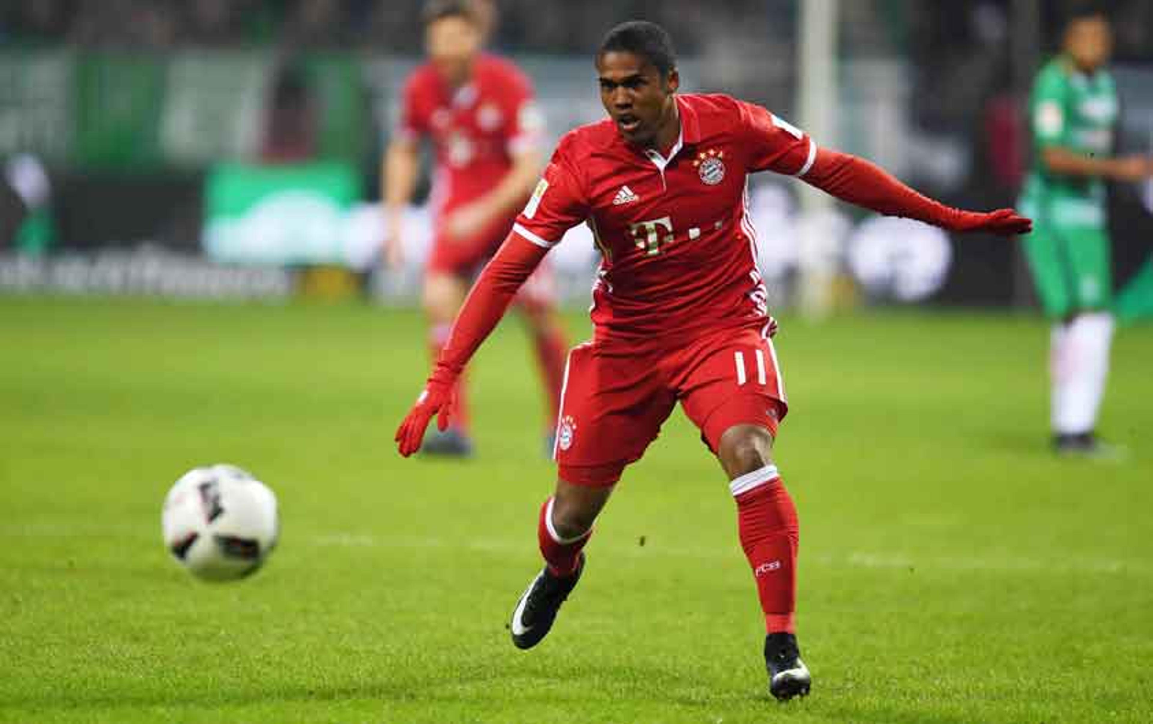 Douglas Costa revela propostas e pondera deixar o Bayern de Munique