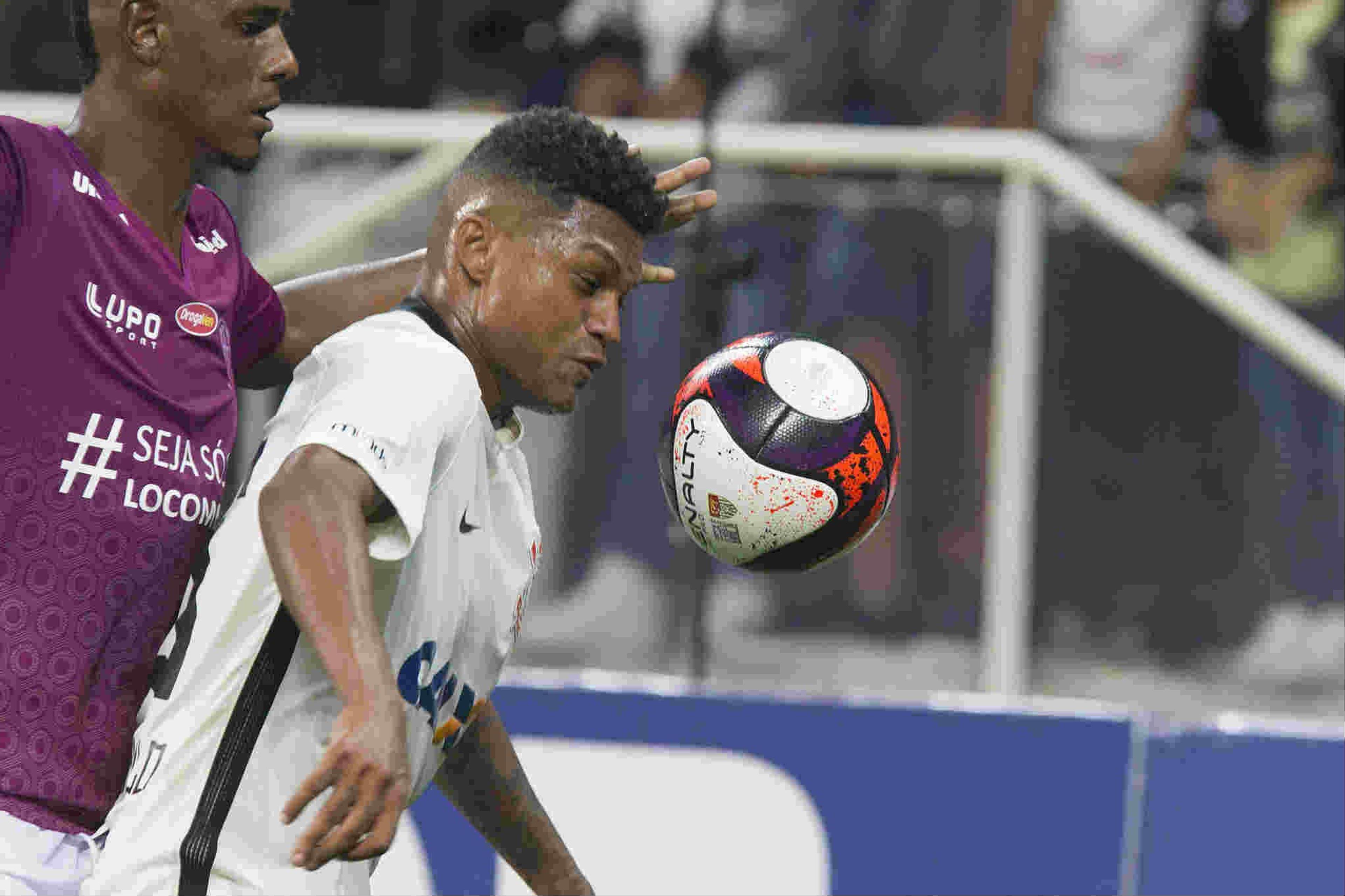 Emprestado pelo Corinthians, Bruno Paulo inicia trabalhos no Santa Cruz