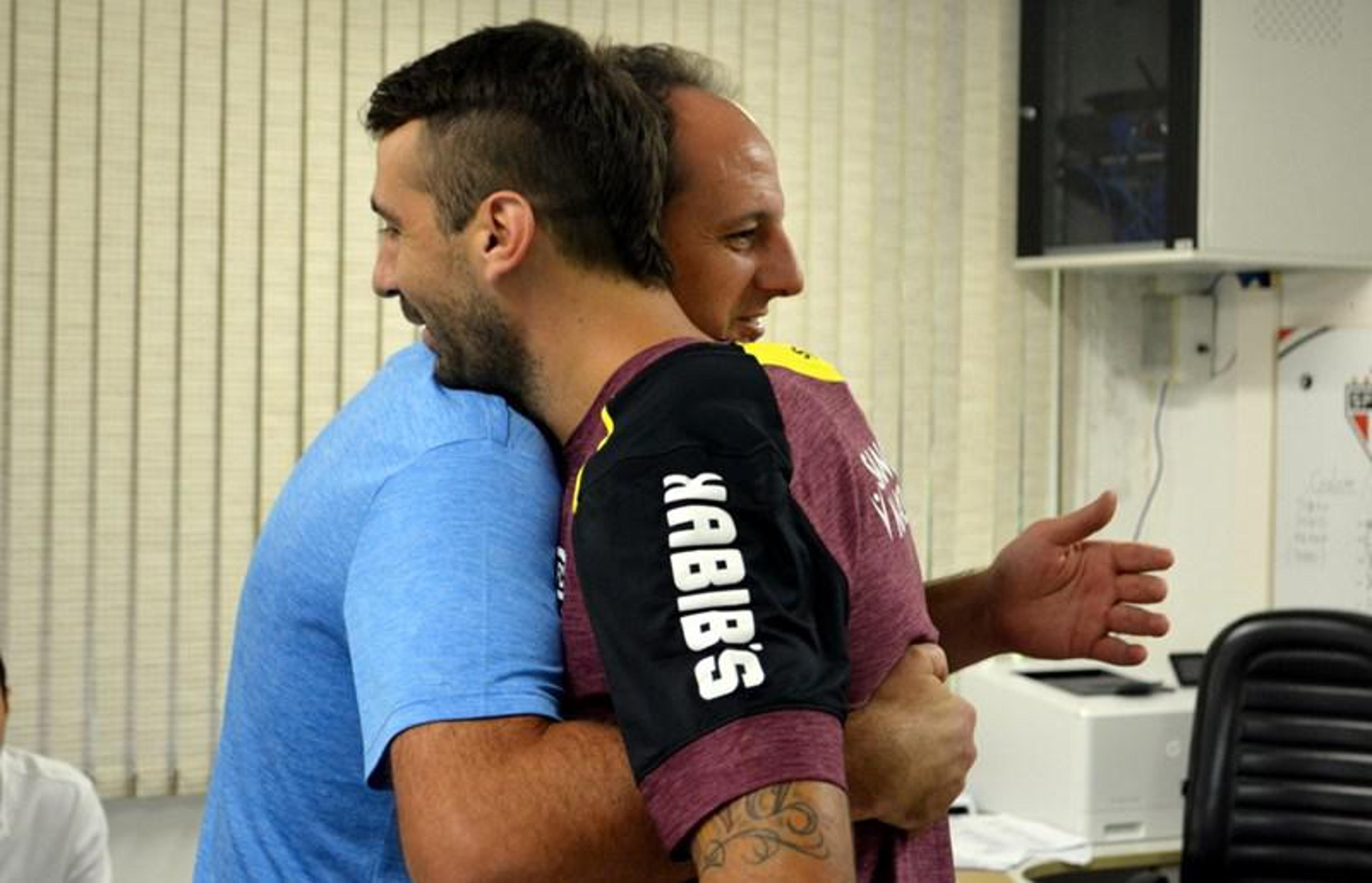 Com Pratto e joia, São Paulo faz único treino antes de pegar a Ponte Preta