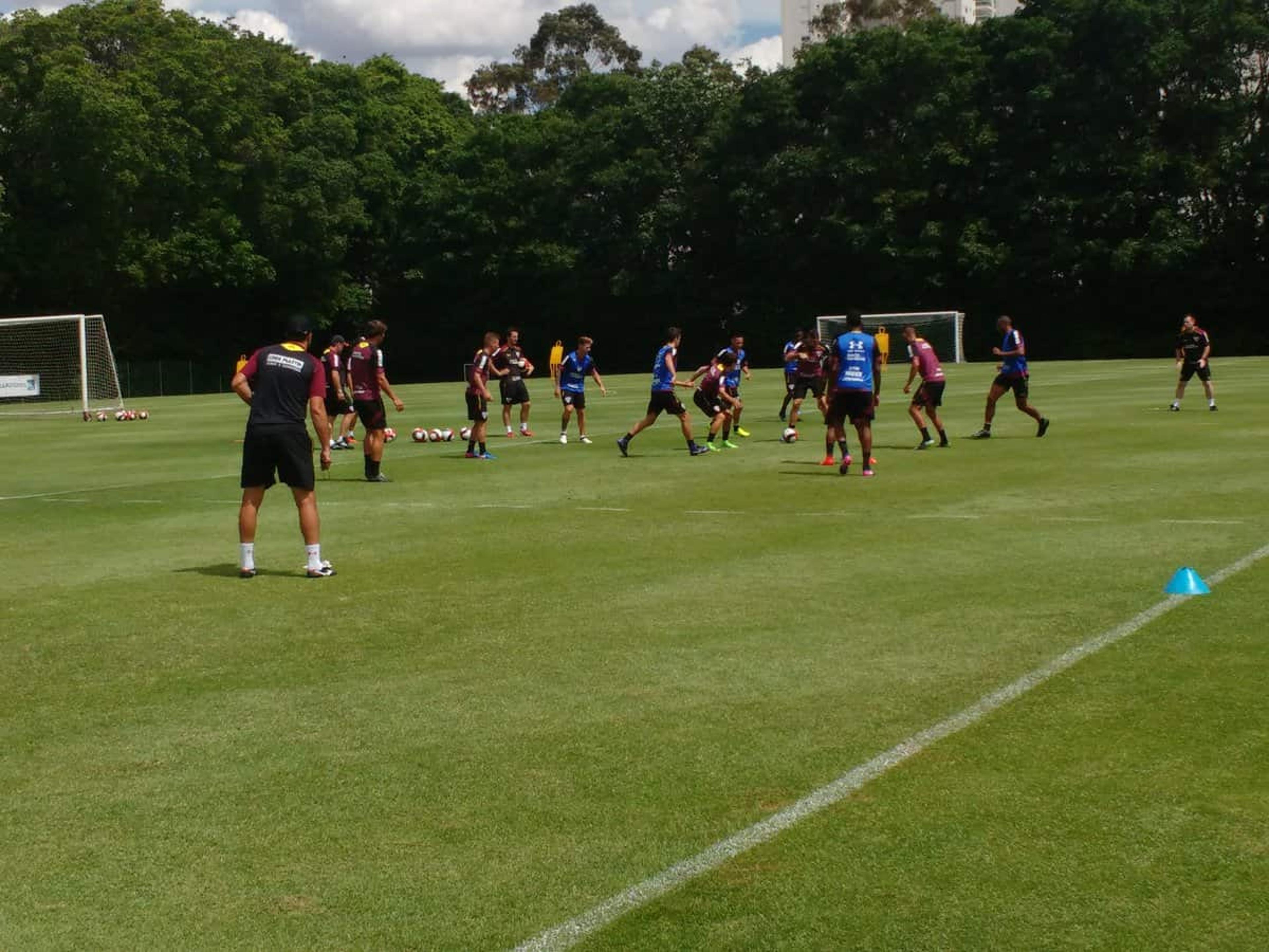 Com Pratto e Jucilei, São Paulo se reapresenta após goleada