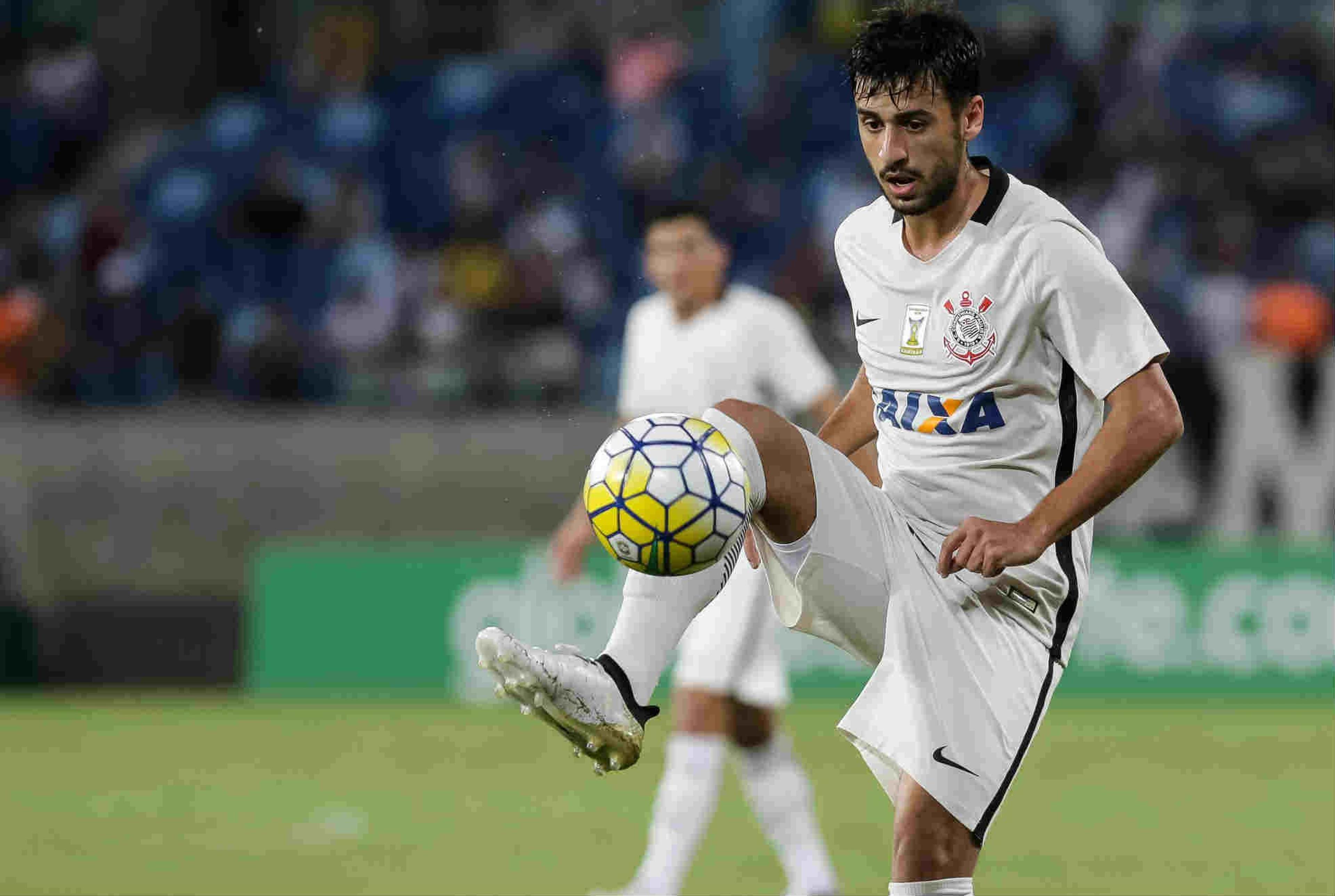 Corinthians presta apoio após morte do pai de Camacho em acidente