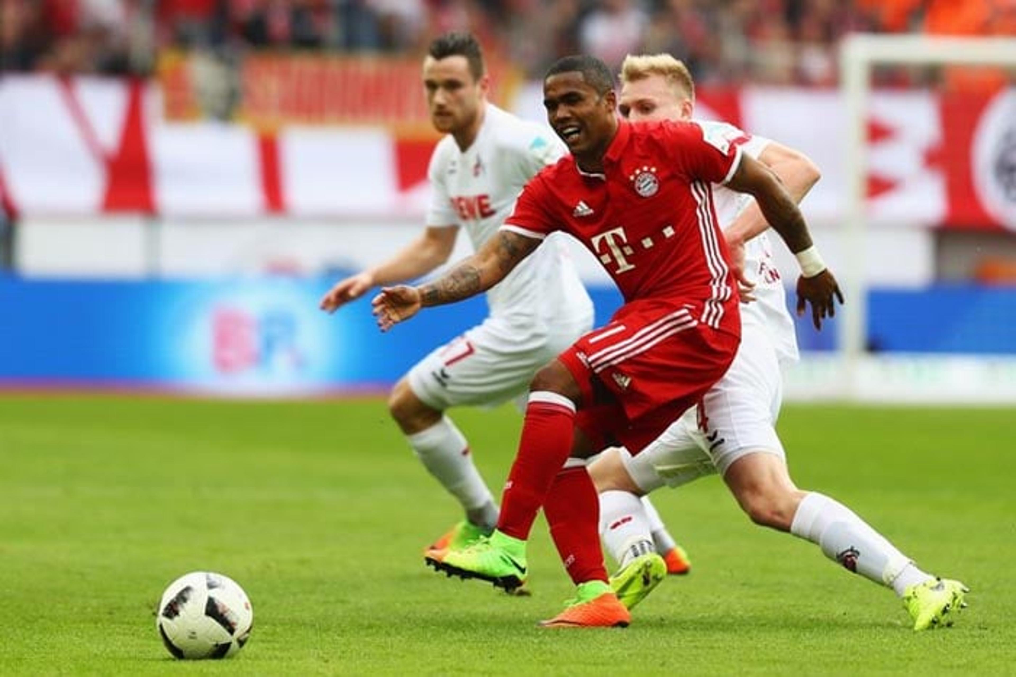 Douglas Costa sofre lesão em treino do Bayern e será cortado da Seleção