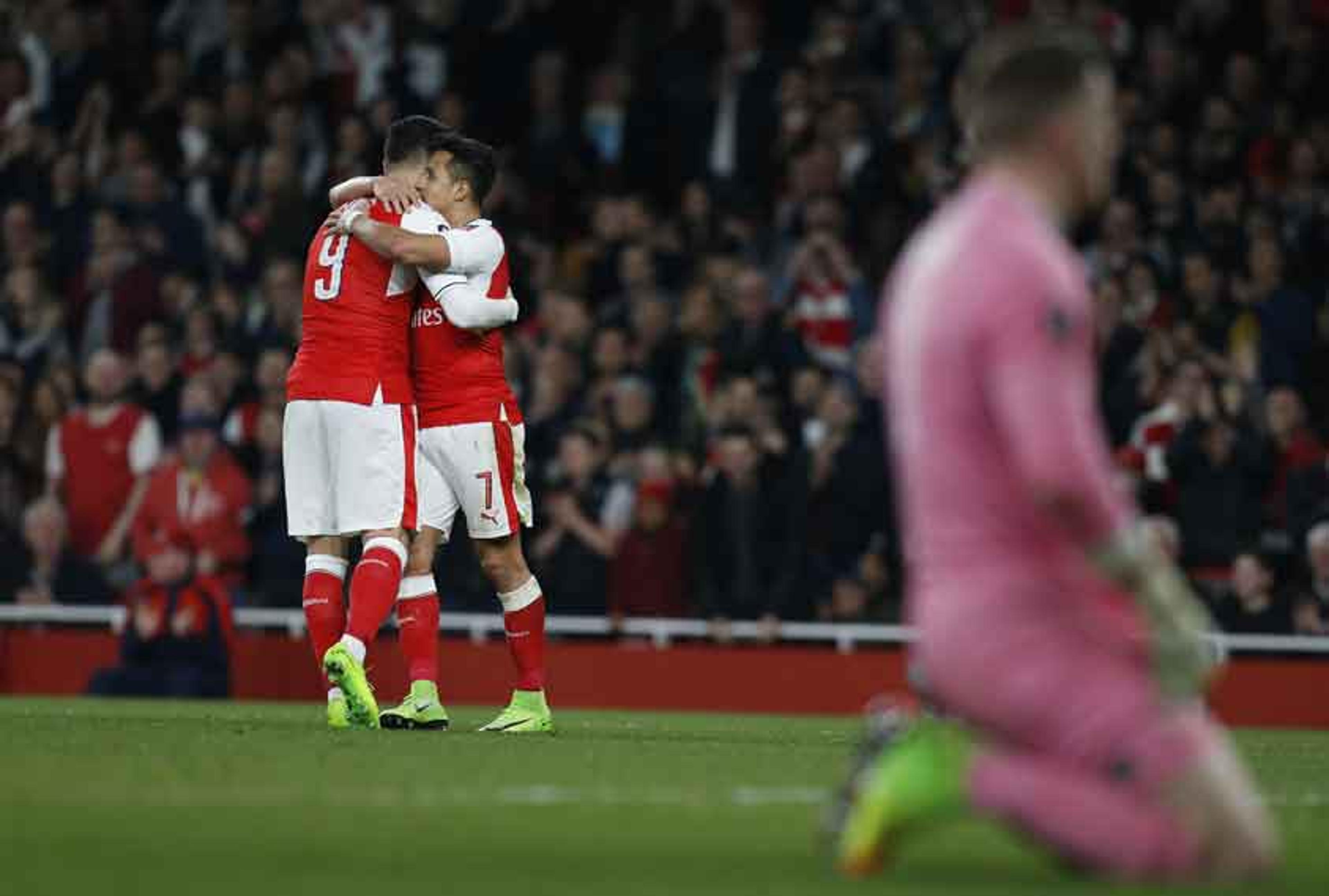 Arsenal espanta a zebra, goleia e avança na Copa da Inglaterra