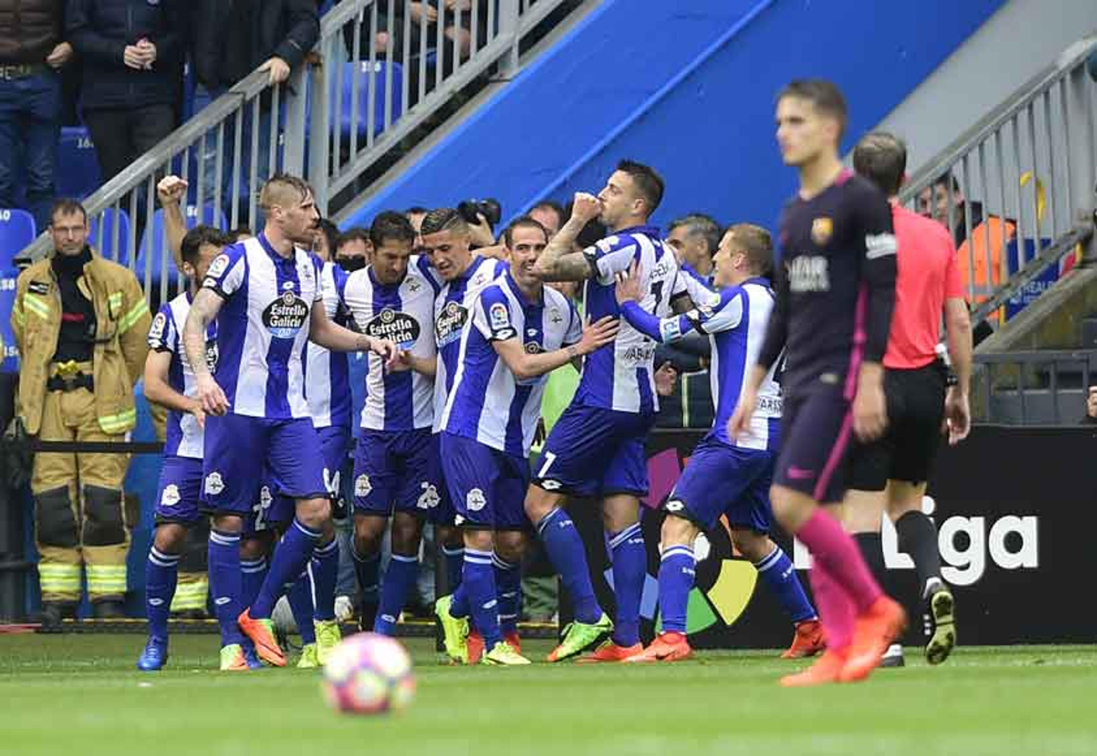 De ressaca, Barcelona joga mal e perde para o La Coruña no Riazor