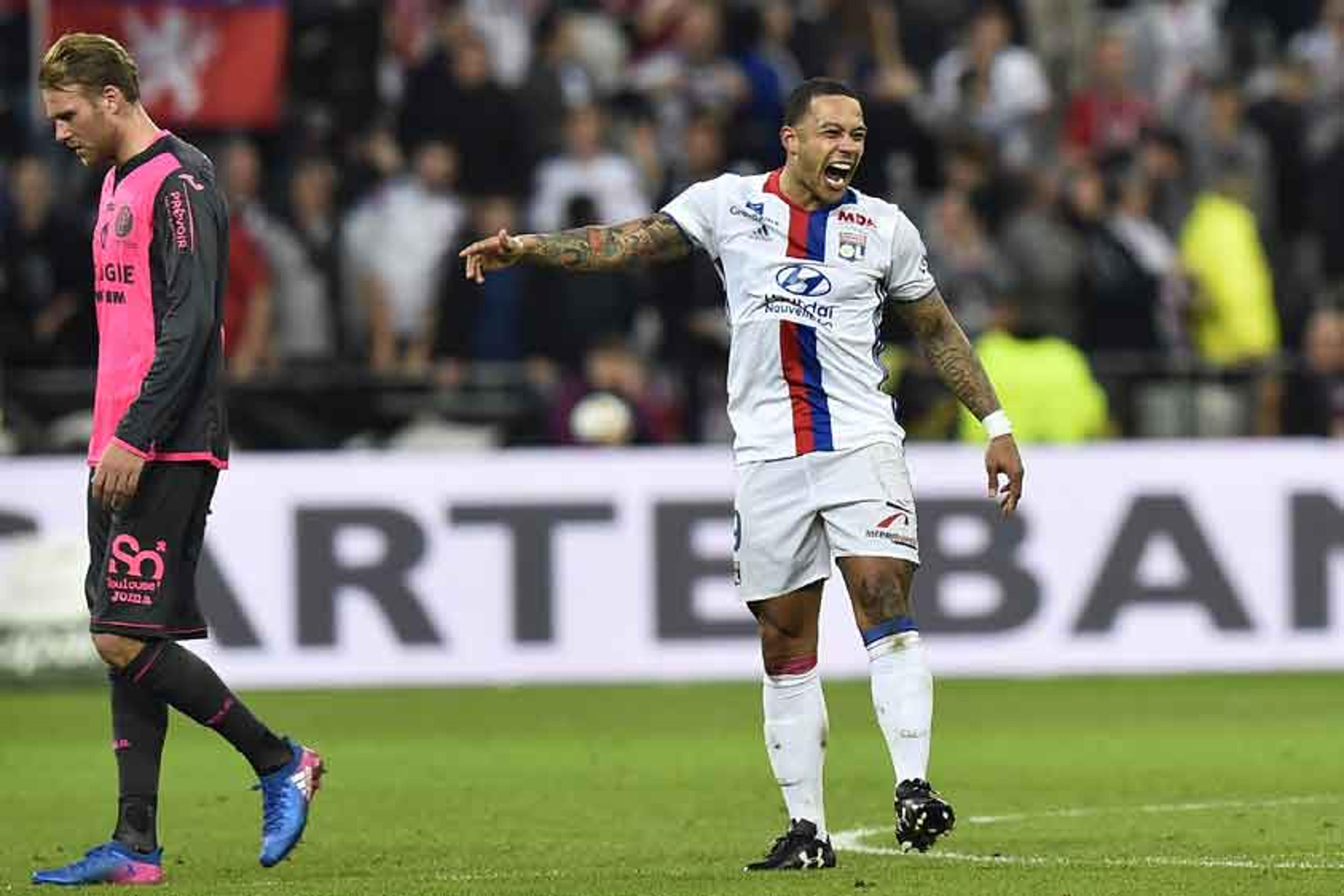 Depay faz golaço do meio de campo, e Lyon goleia o Toulouse pelo Francês