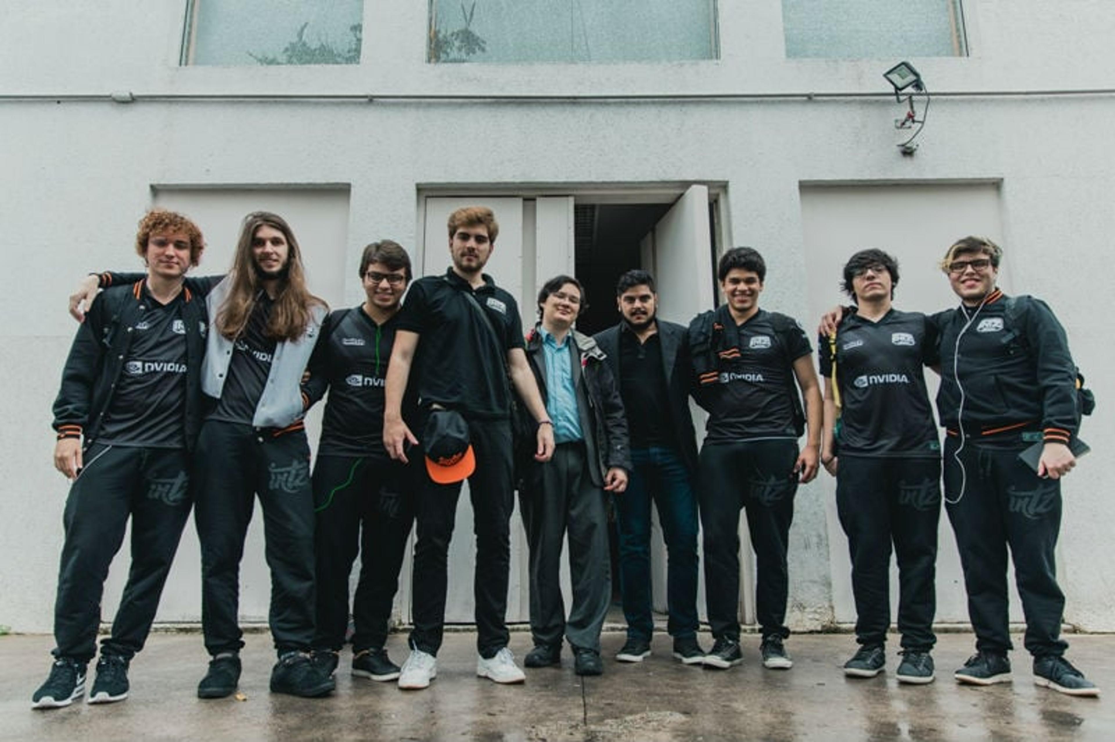 Com grande sequência de vitórias INTZ fecha primeira fase do CBLoL na liderança