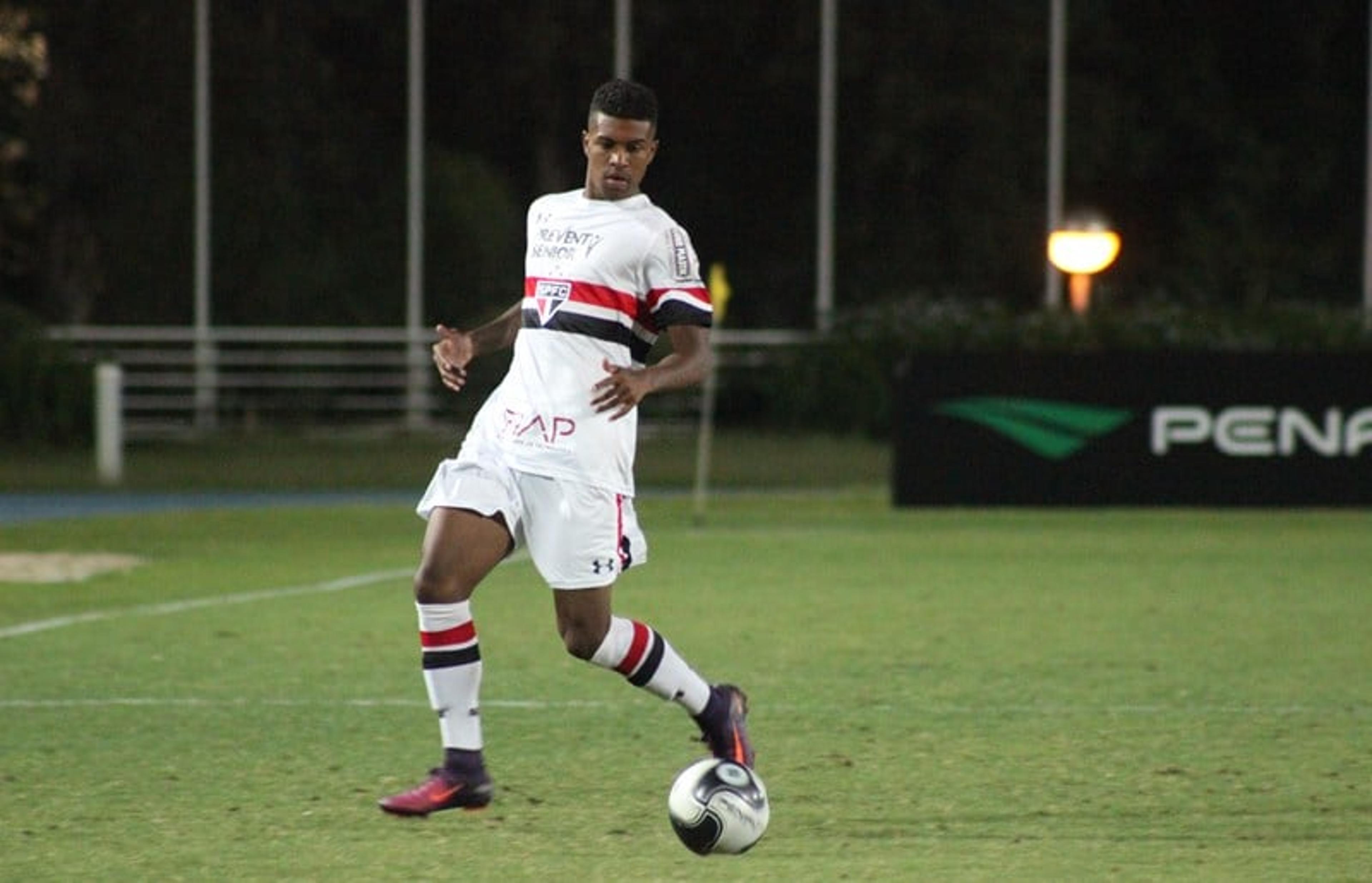 Com sombra do Palmeiras, São Paulo avisa ao Benfica: comprará Léo Natel