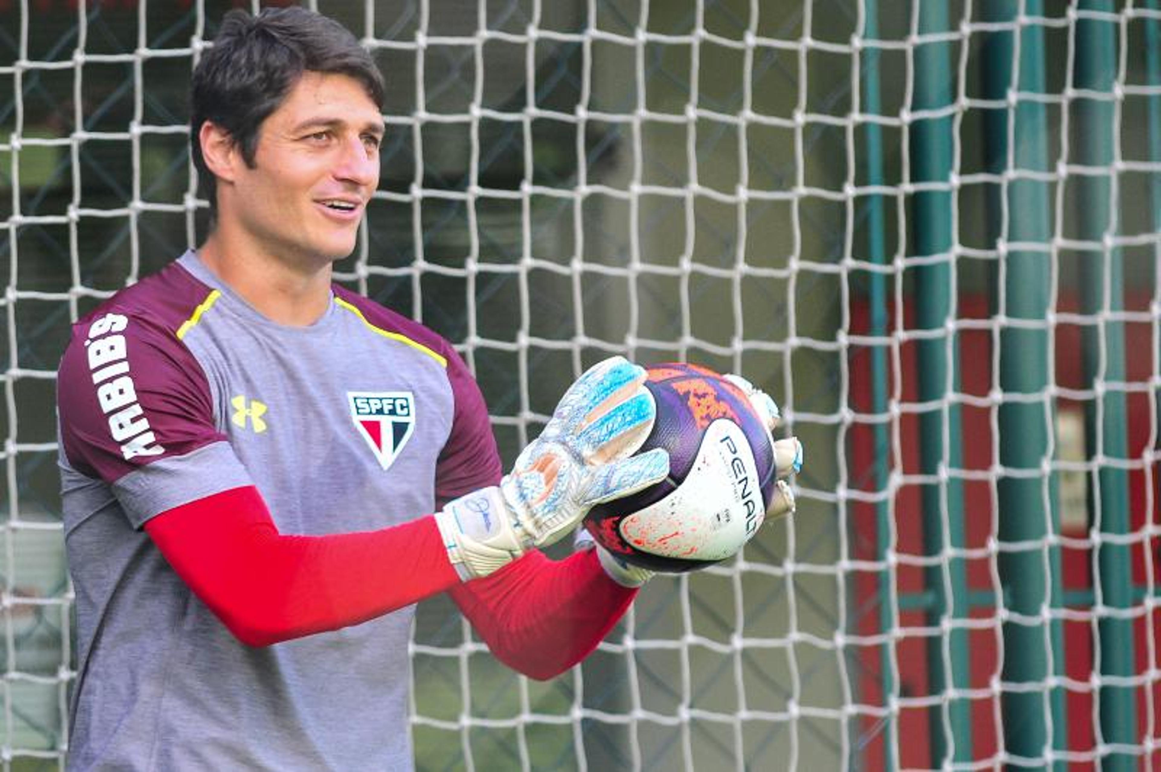 Trio volta e Denis, machucado, é o sétimo desfalque do São Paulo