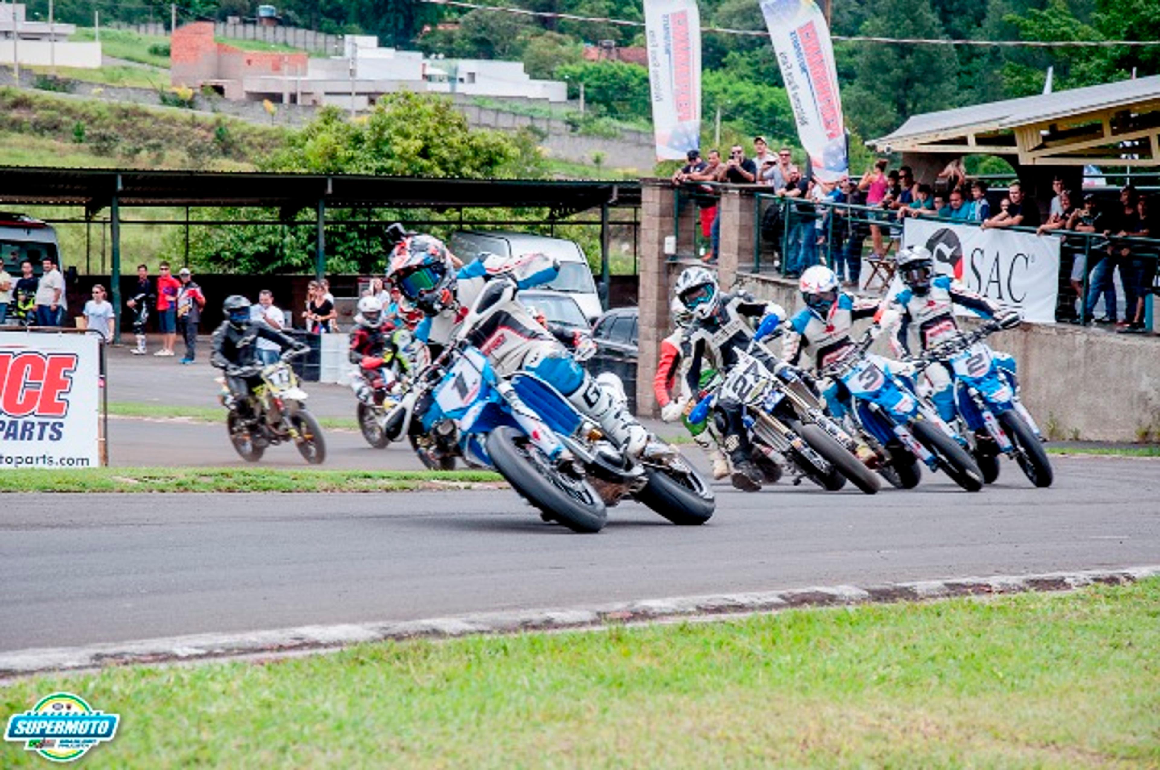 Primeira etapa do Brasileiro de Supermoto aconteceu em Piracicaba