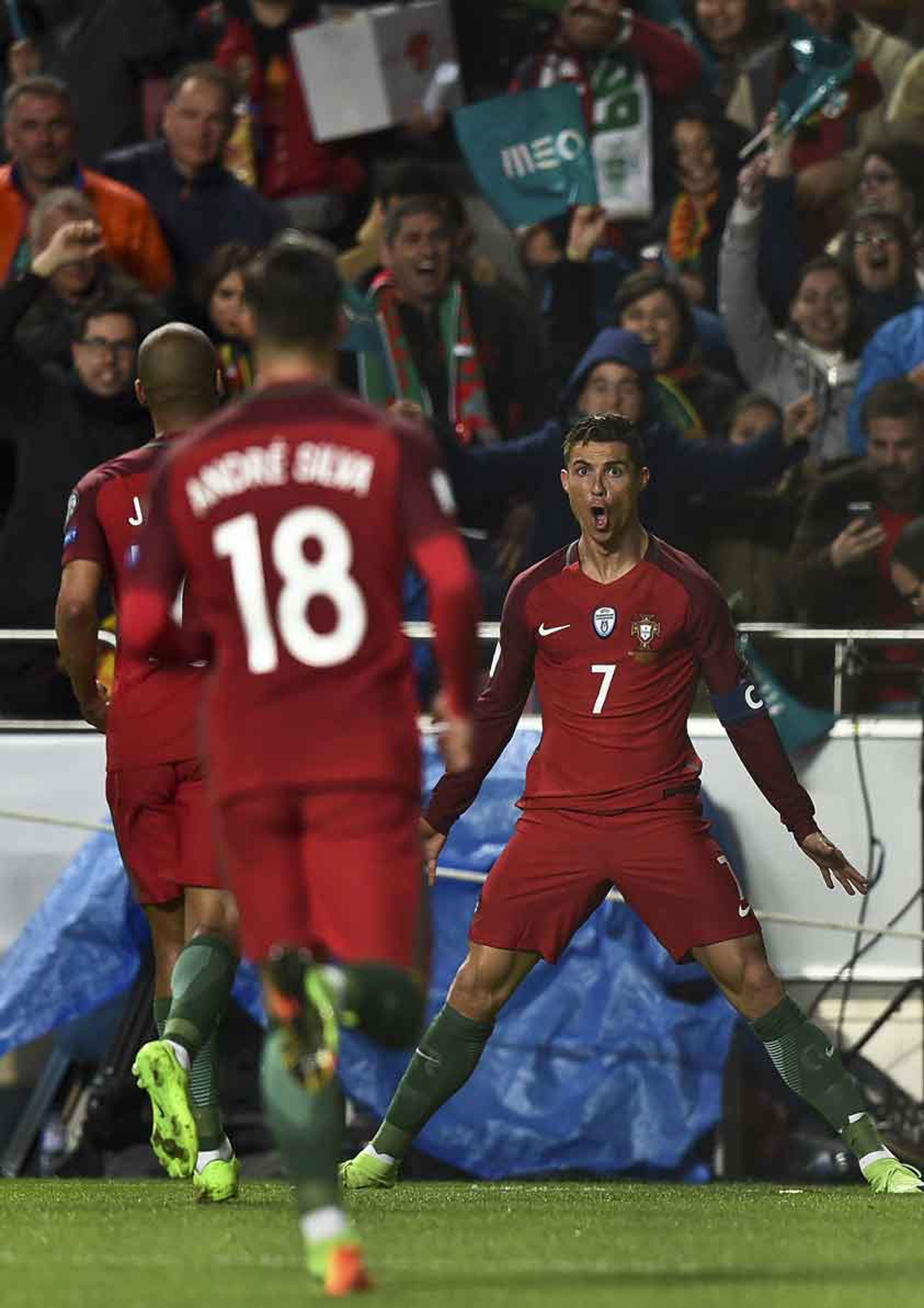 Cristiano Ronaldo faz dois, e Portugal passa fácil pela Hungria no Grupo B