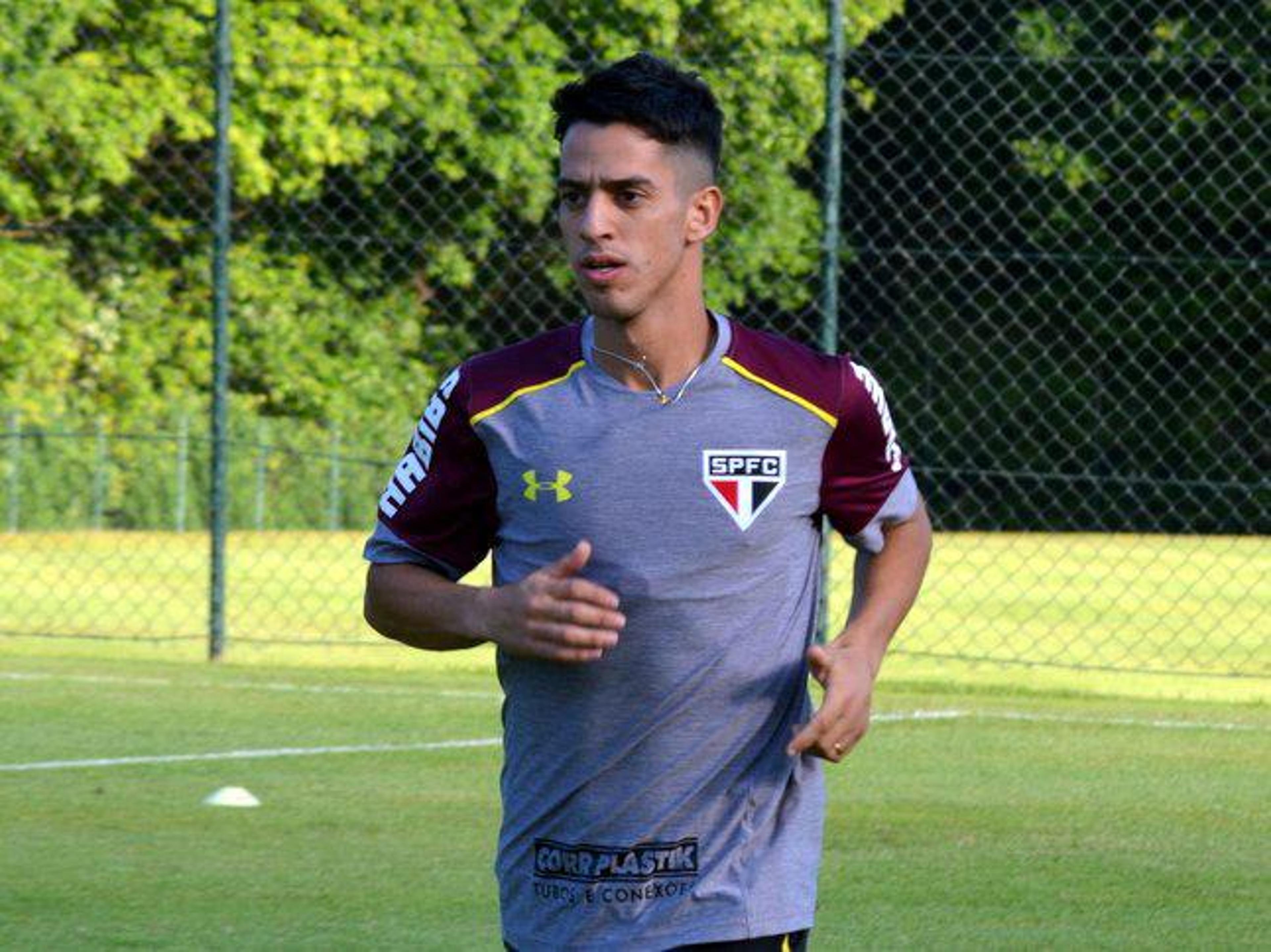 Thomaz treina no Tricolor, que conta com voltas de Buffarini e Pratto