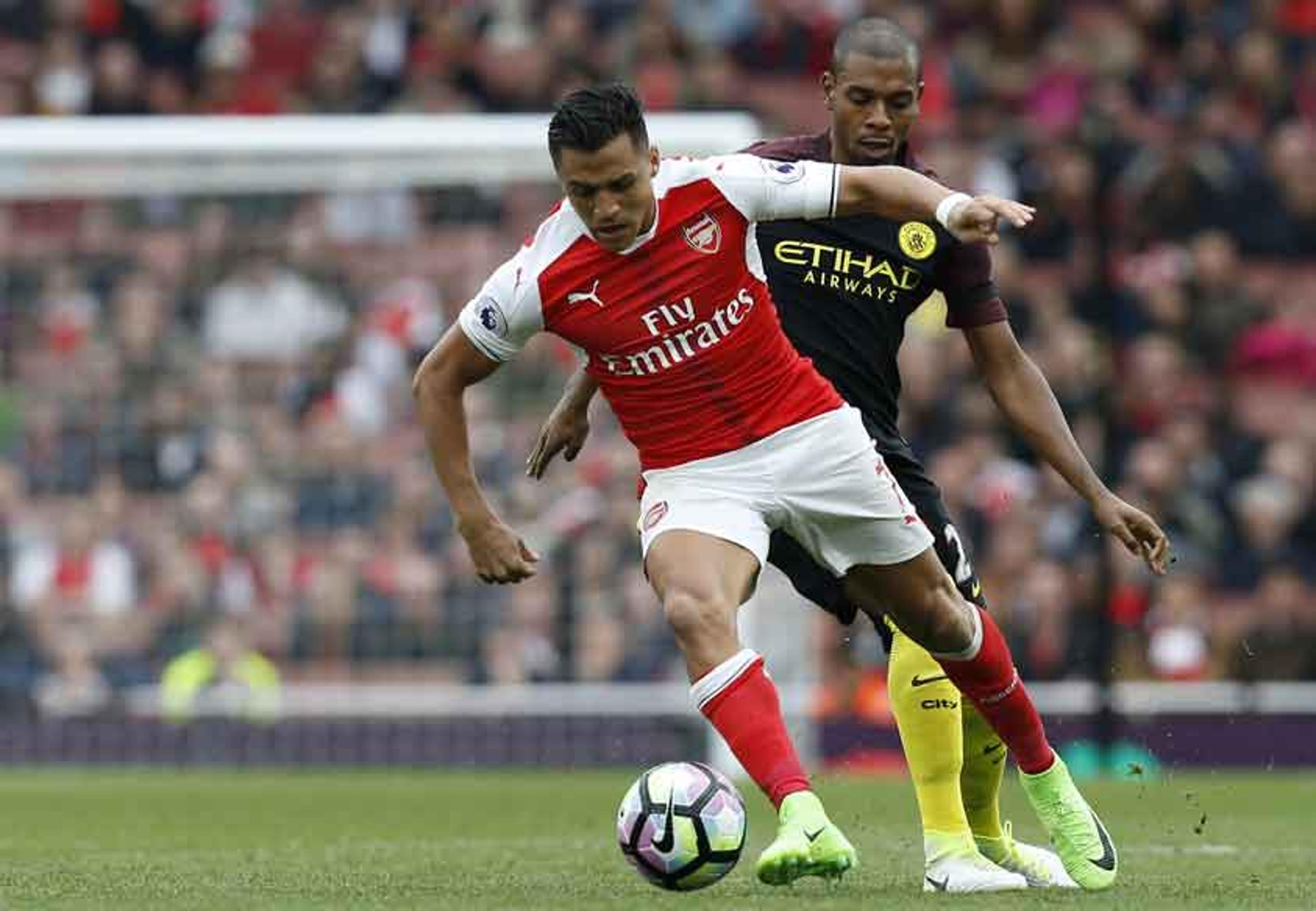 Wenger espera que Alexis Sánchez cumpra contrato com o Arsenal