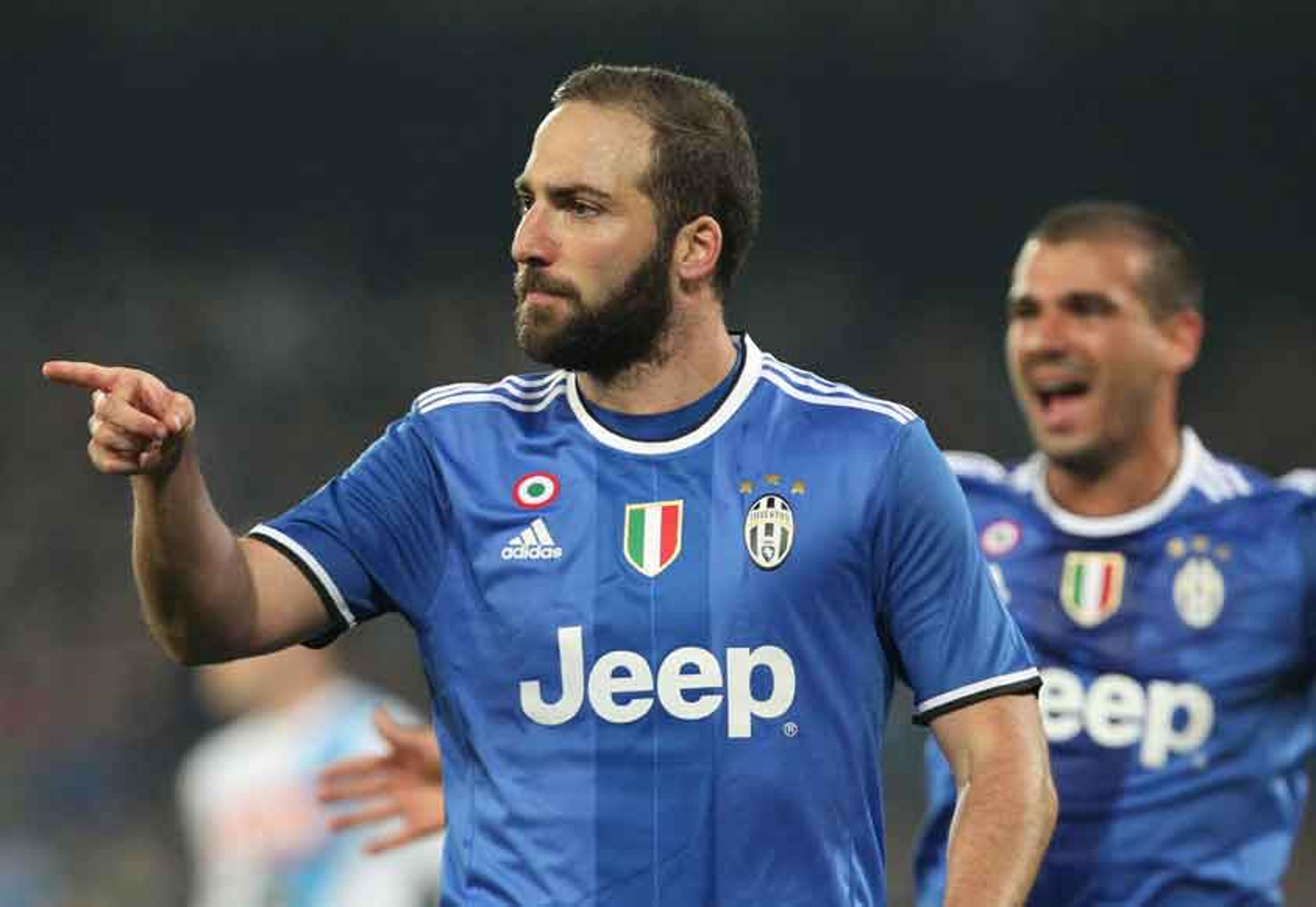 Higuaín faz dois no San Paolo, e Juventus vai à final da Copa da Itália