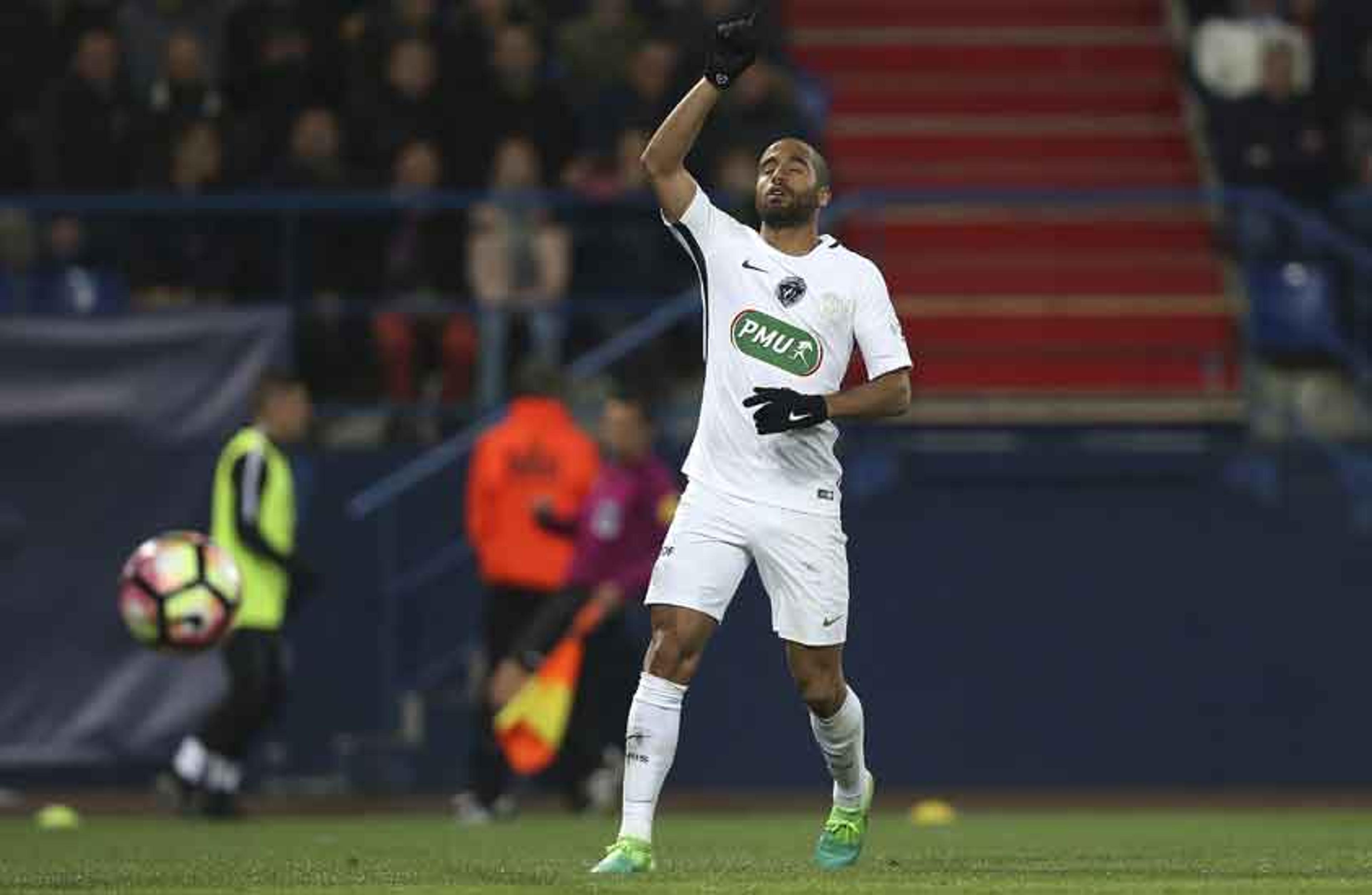 Lucas pode atingir marca histórica no PSG contra o Angers