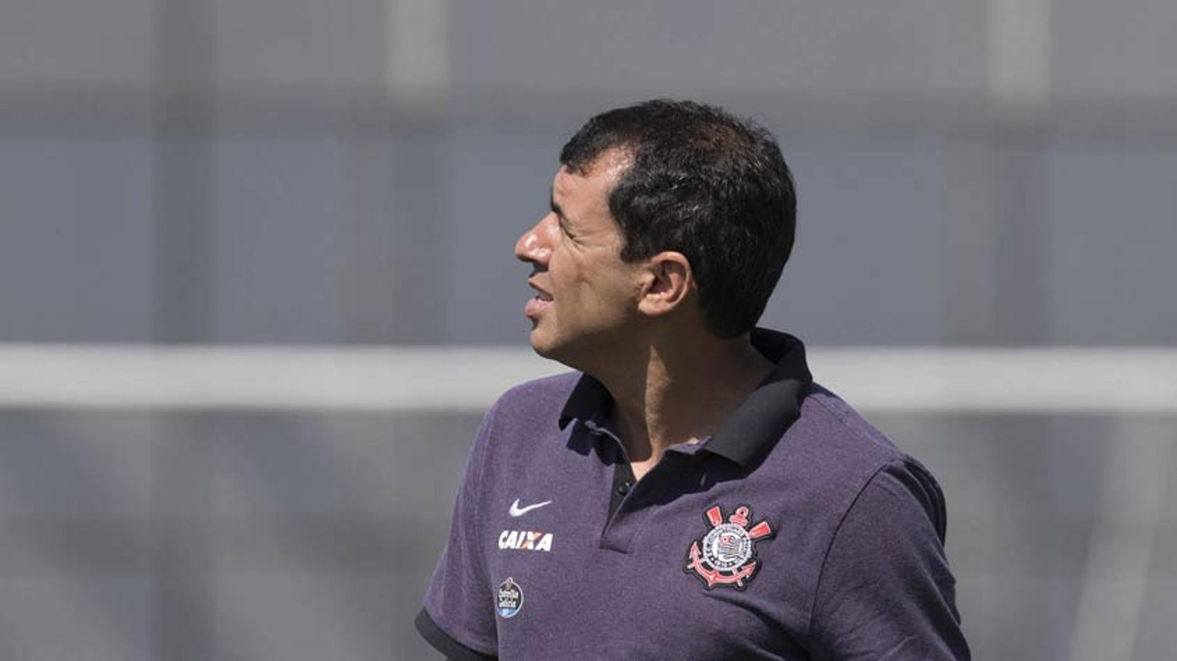 Erros de passe crescem em decisões e viram a dor de cabeça do Corinthians