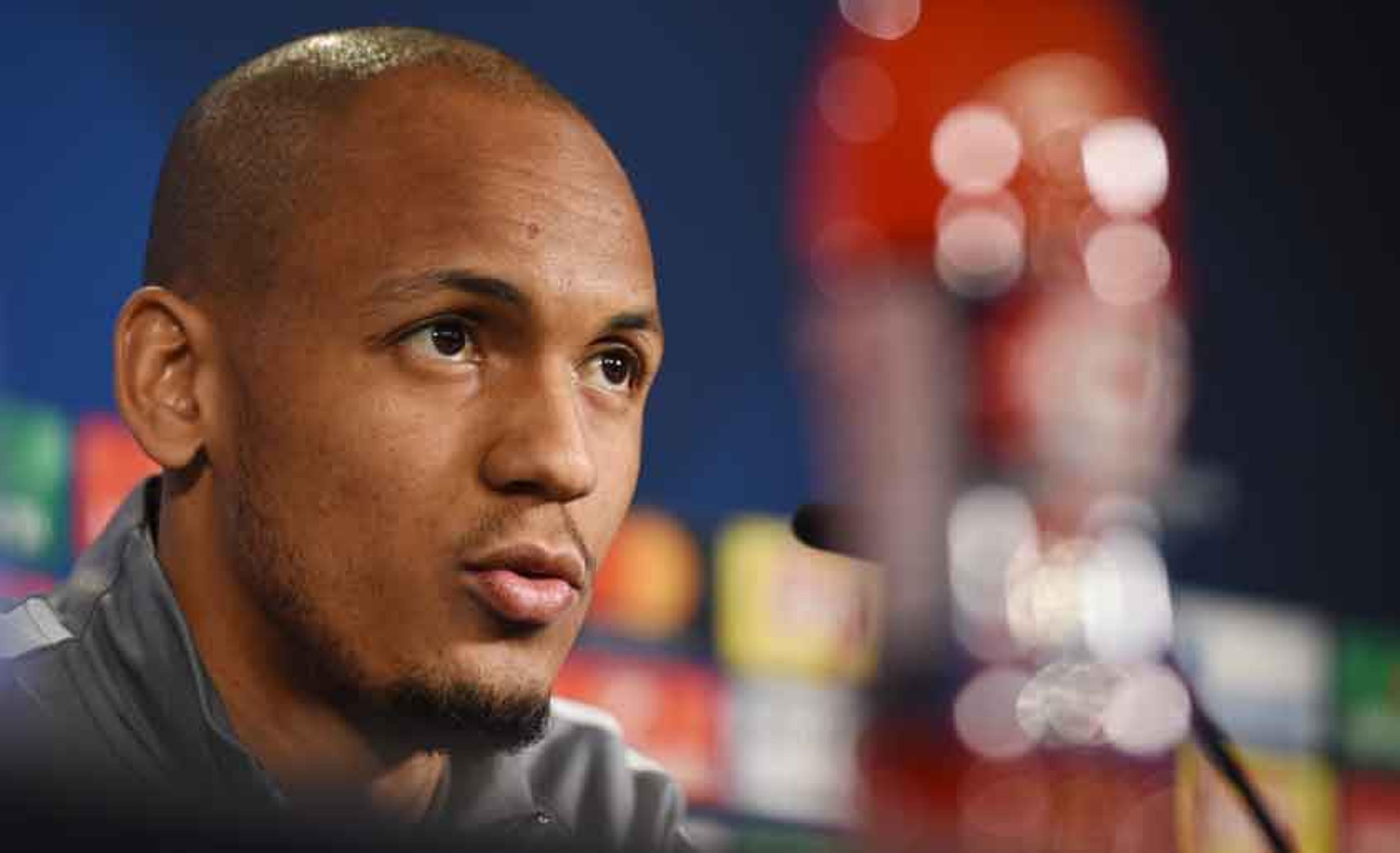 Fabinho lamenta episódio com delegação do Dortmund e deseja boa recuperação ao zagueiro Bartra