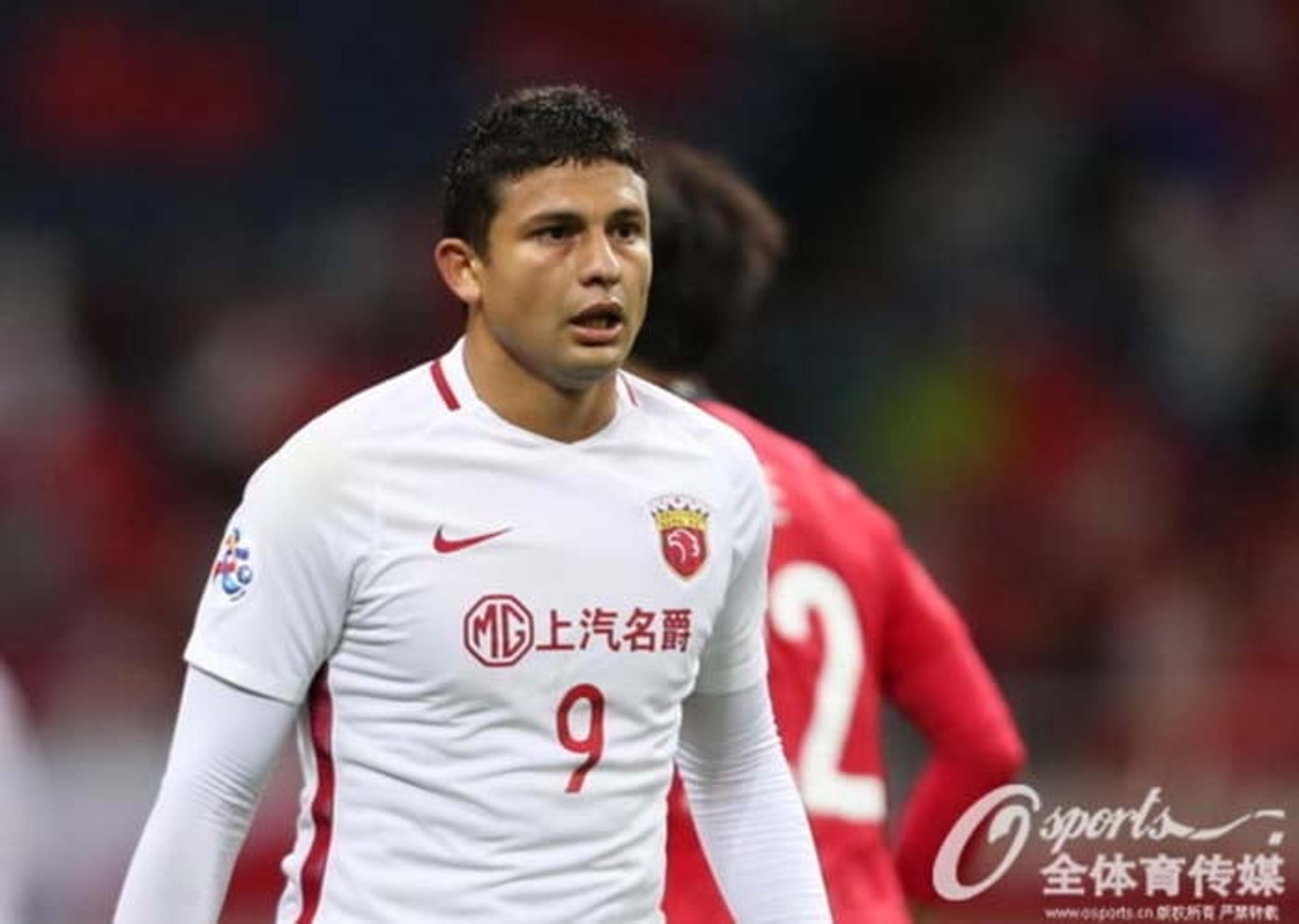 Elkeson faz dois gols, e Shanghai SIPG avança na Copa da China