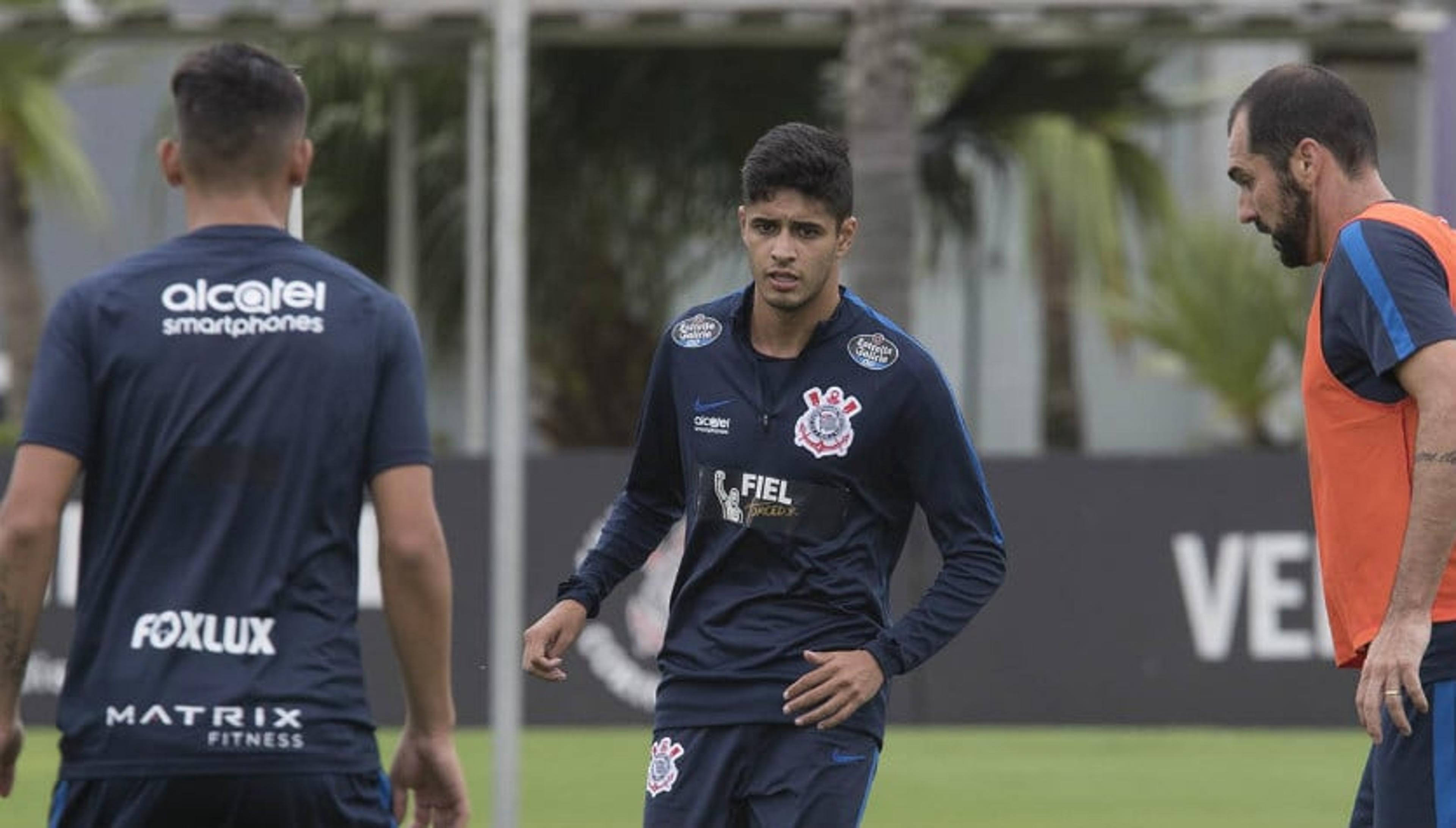 Léo Artur faz primeiro treino e será preparado para o Brasileiro no Timão